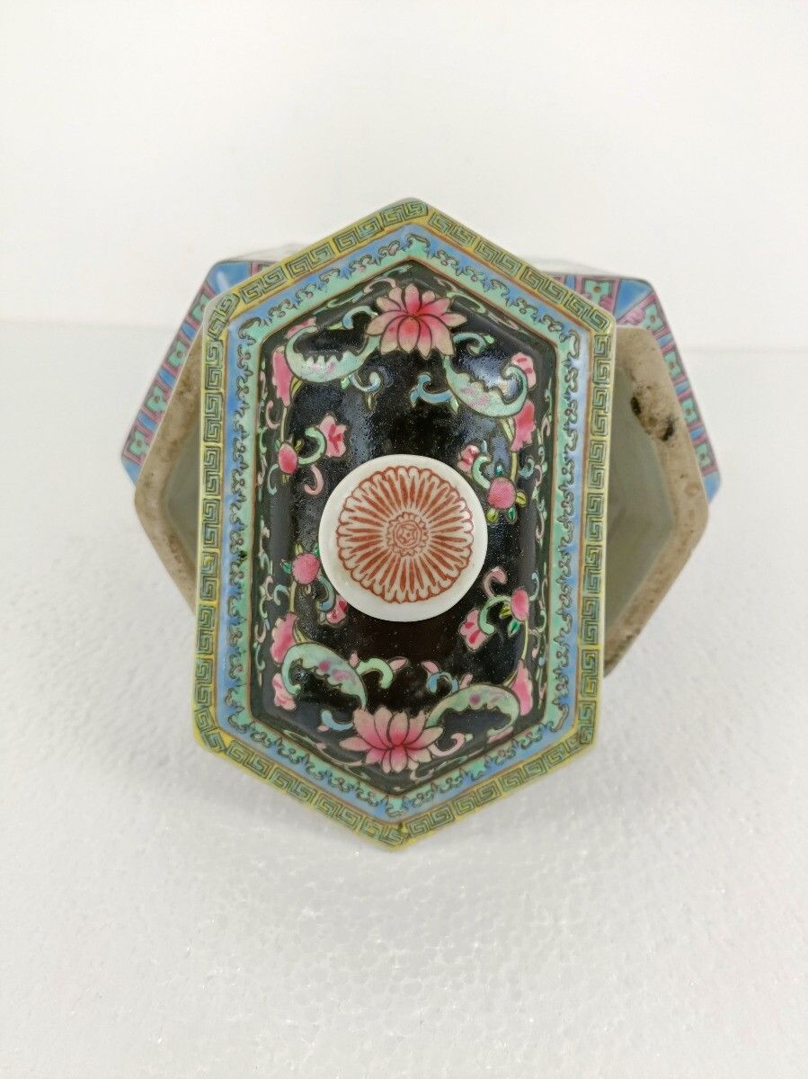 photo for sale Hexagonal Jar Vase Lidded 19th Century Chinese Family Noir Hand Painted