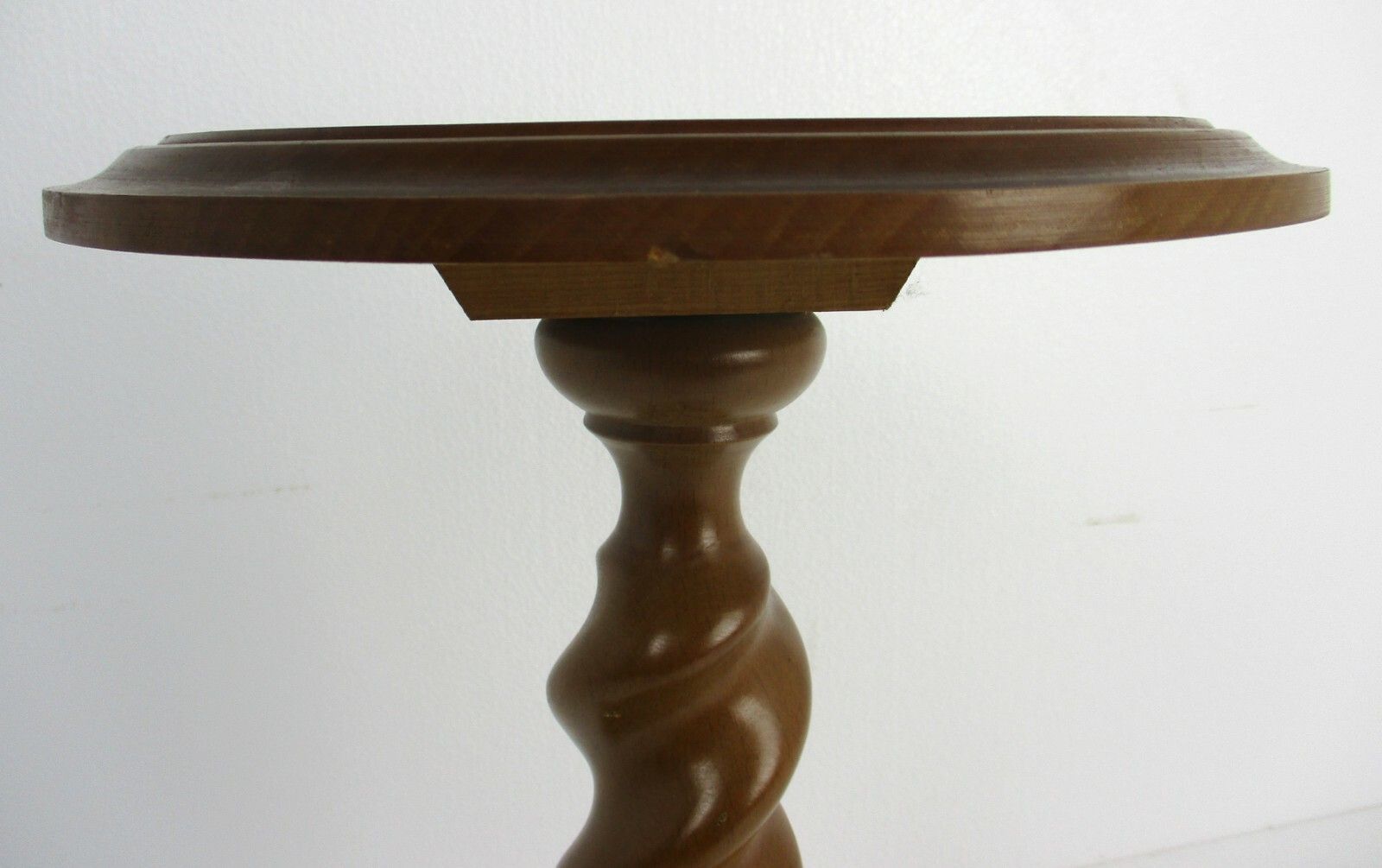 photo furniture Small Barley Twist Tripod Side Display Table Pedestal Plant Bonsai Stand Barn