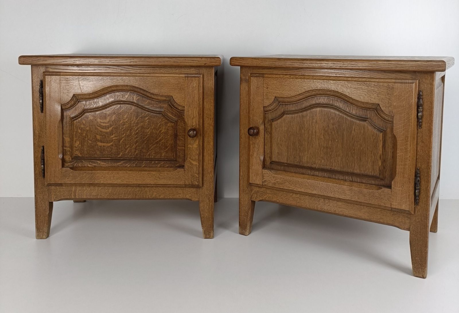 Couple French Louis XV/XVI Style Wooden Oak Nightstands End Tables Modernist Vin photo furniture