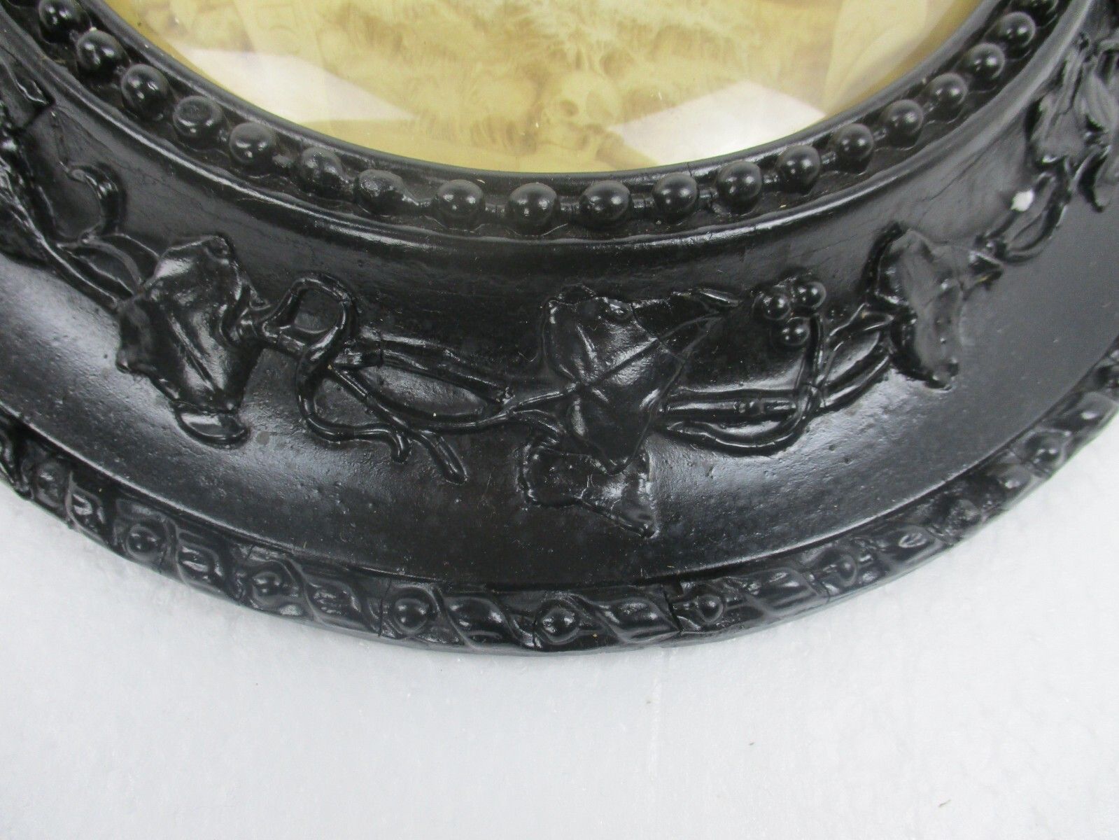Antique Ornate Frame  Convex Glass Dome  Wood Jesus Taken Off The Cross Wow photo vintage