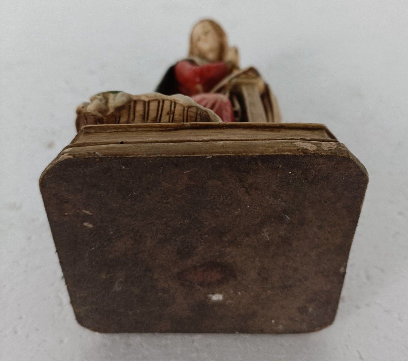 photo furniture Gorgeous Statue Polychrome Resin Our Lady Madonna Mary Reading Bible With Infant