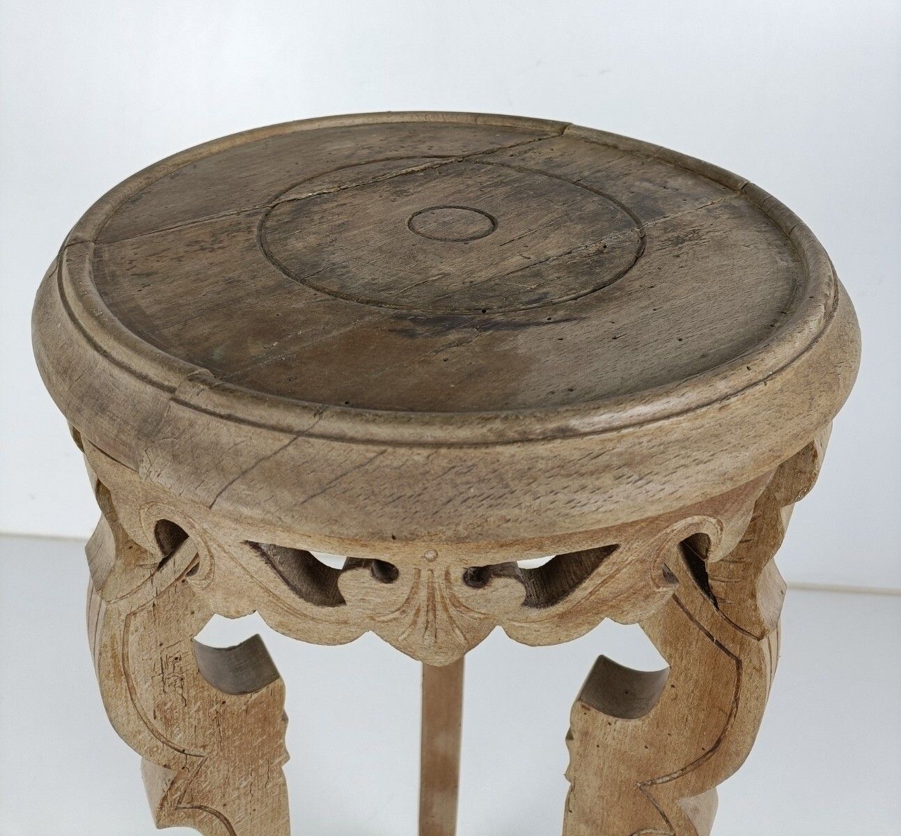 photo furniture Sandblasted  Carved Wood Two Tier Pedestal Ornate Antique Plant Bonsai Table Sta