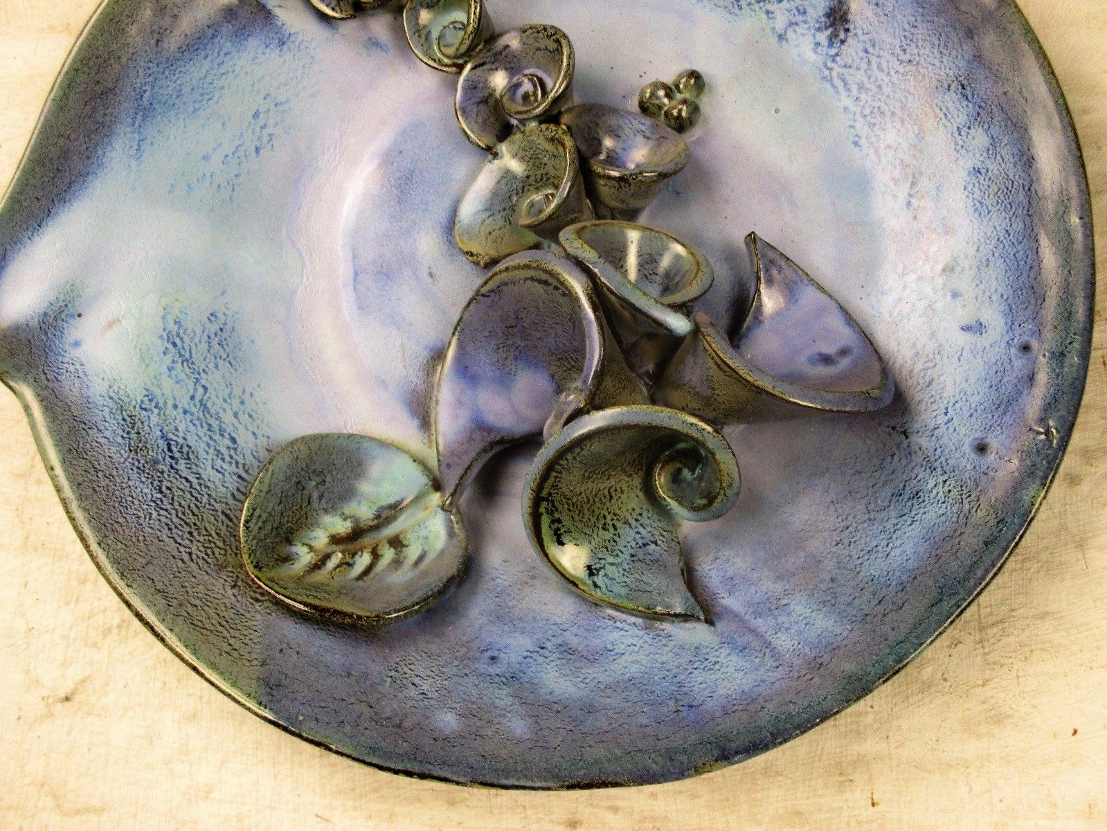Ceramic Charger Plate Wall Hanging 3d Blue Marked Ballas Leafs Flowers Beautiful photo for sale