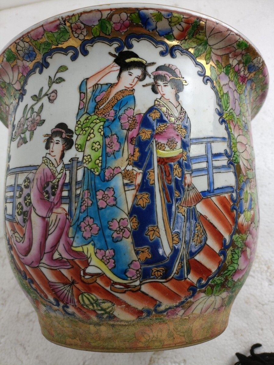 Vintage Chinese Porcelain Enamel  Koi Fish Bowl Planter Vase Cachepot Family R photo 186.0