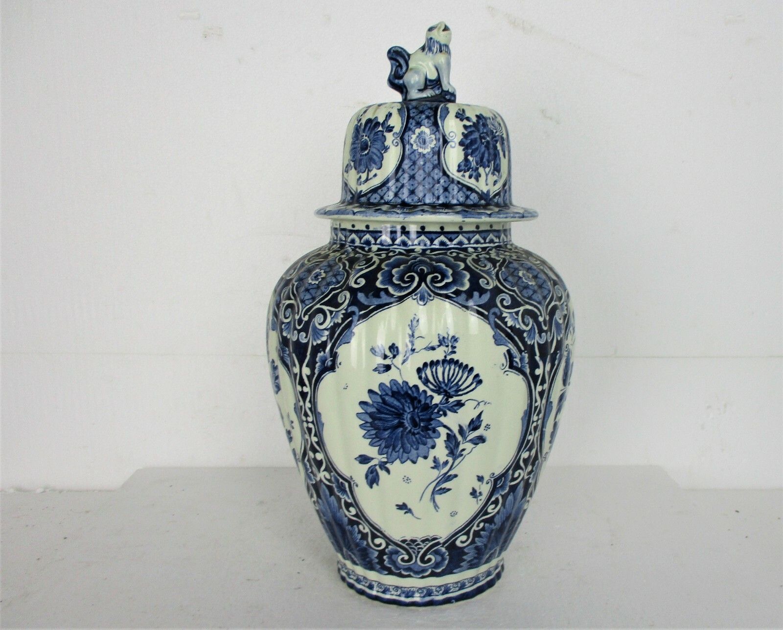 Large Royal Sphinx Maastricht Delft Vase Urn Marked Blue White Foo Dog 18.11" photo vinterior