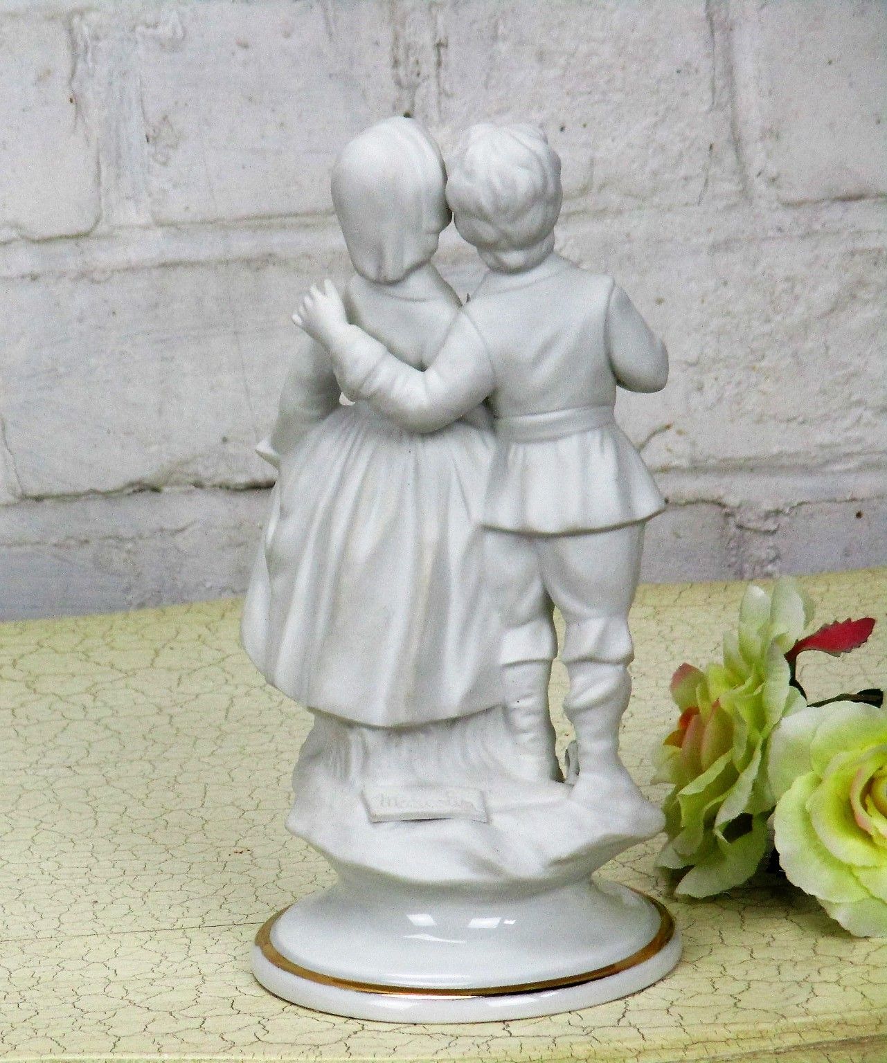 Stunning Figurine Couple Marcolin  Capodimonte Porcelain Bisque Italy Signed photo vinterior