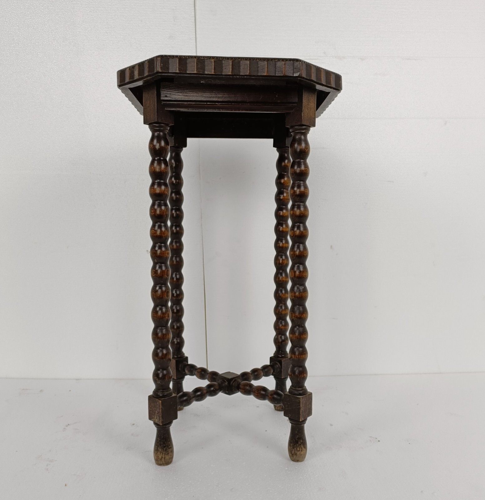 Pedestal Display Side Table Plant Stand Hobnails 4 Legs Ornate Wood Vintage photo vinterior