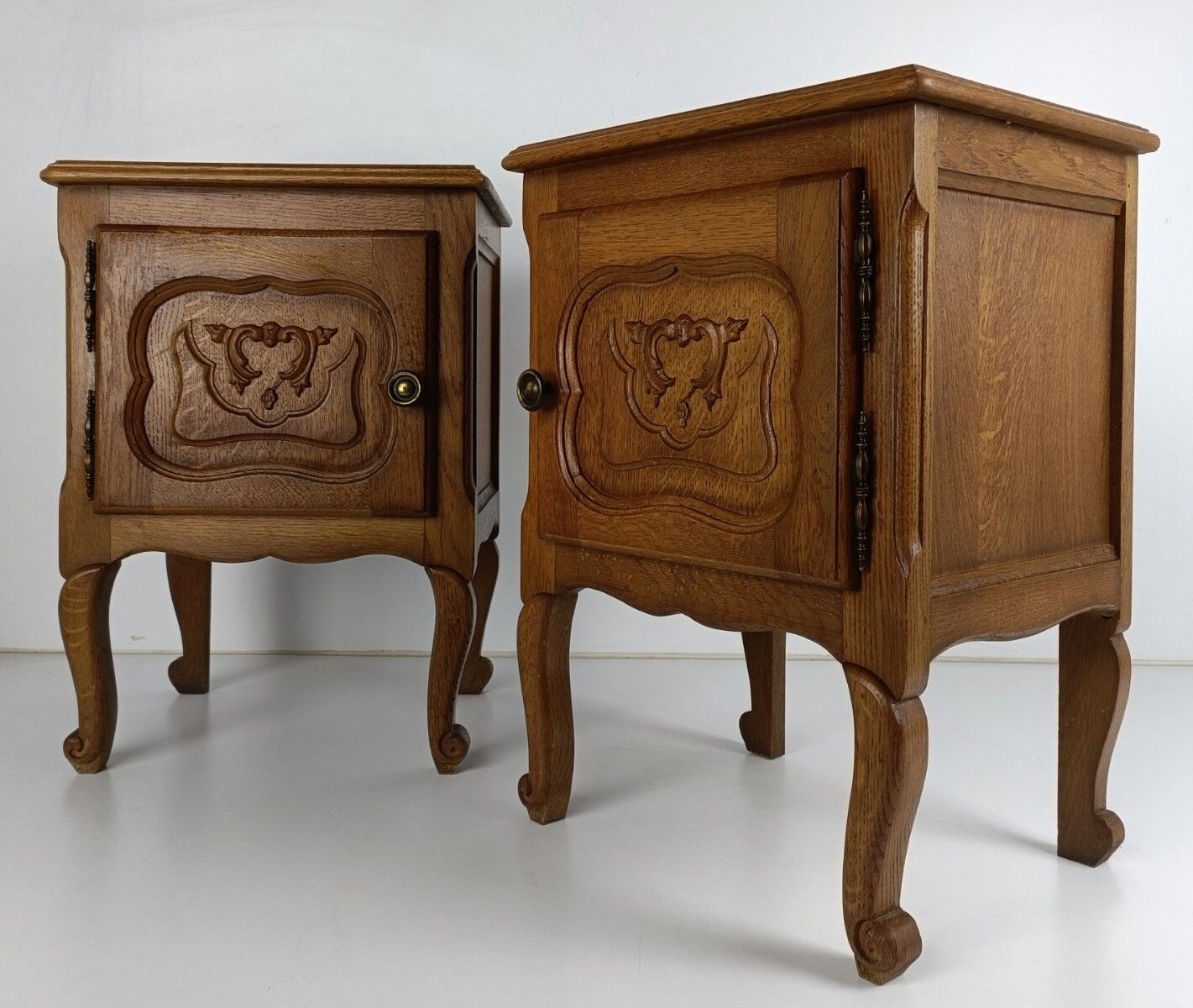 Pair Of Nightstands End Tables Cabinets Louis XV Style Bedroom Cabinets Wood Vin photo Furniture