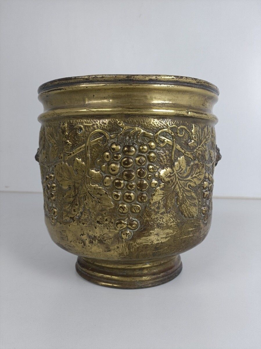 Ornate Brass Planter Flower Pot Jardiniere Embossed Antique Grapes Cachepot photo for sale