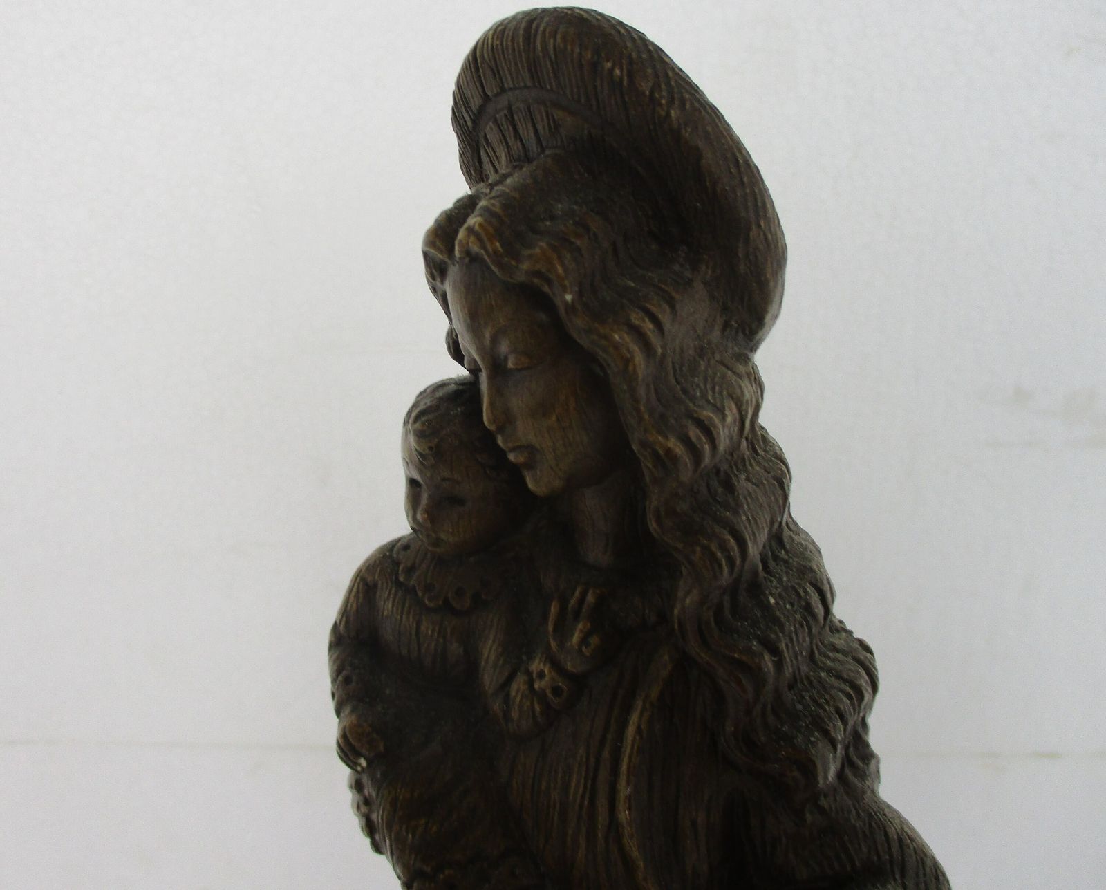 Art Deco Virgin Mary Madonna Infant Child Plaster Statue Tenderness Lovely Statu photo vinterior