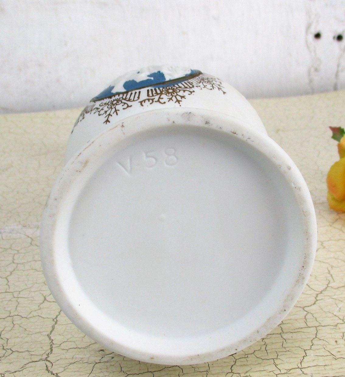 Vase  White Blue Jasperware Kissing Angels Cherub Putti Rare Handles Sweet 8.26" photo vintage