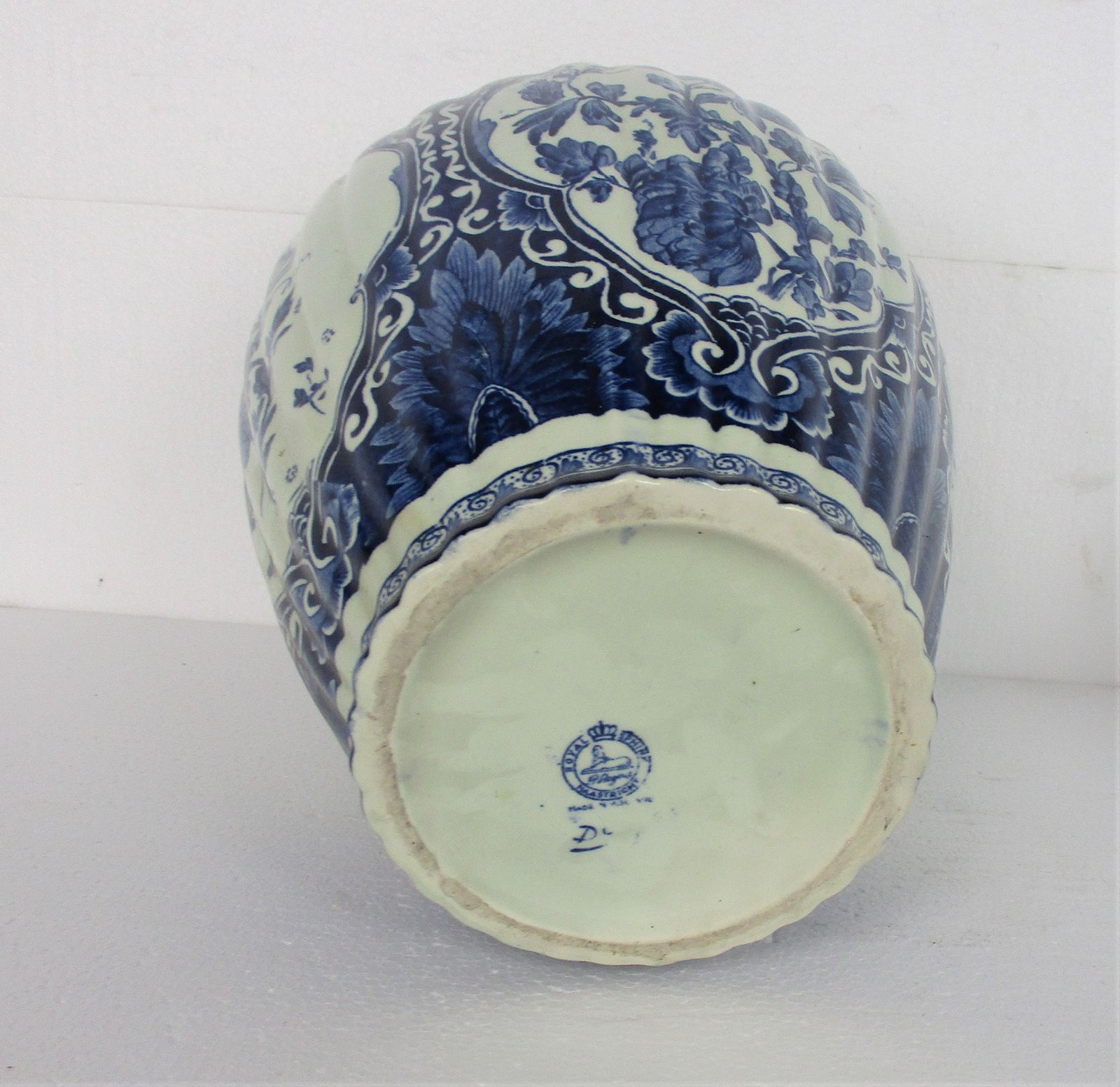 photo furniture Large Royal Sphinx Maastricht Delft Vase Urn Marked Blue White Foo Dog 17.71&Quo
