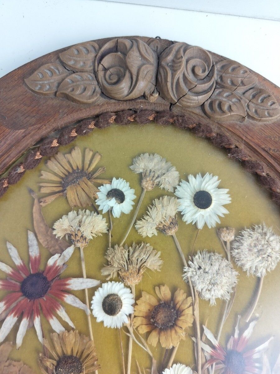 Oval Wooden Framed Shadow Box Dried Flowers Vintage Wall Hanging Carved Ornate W photo furniture