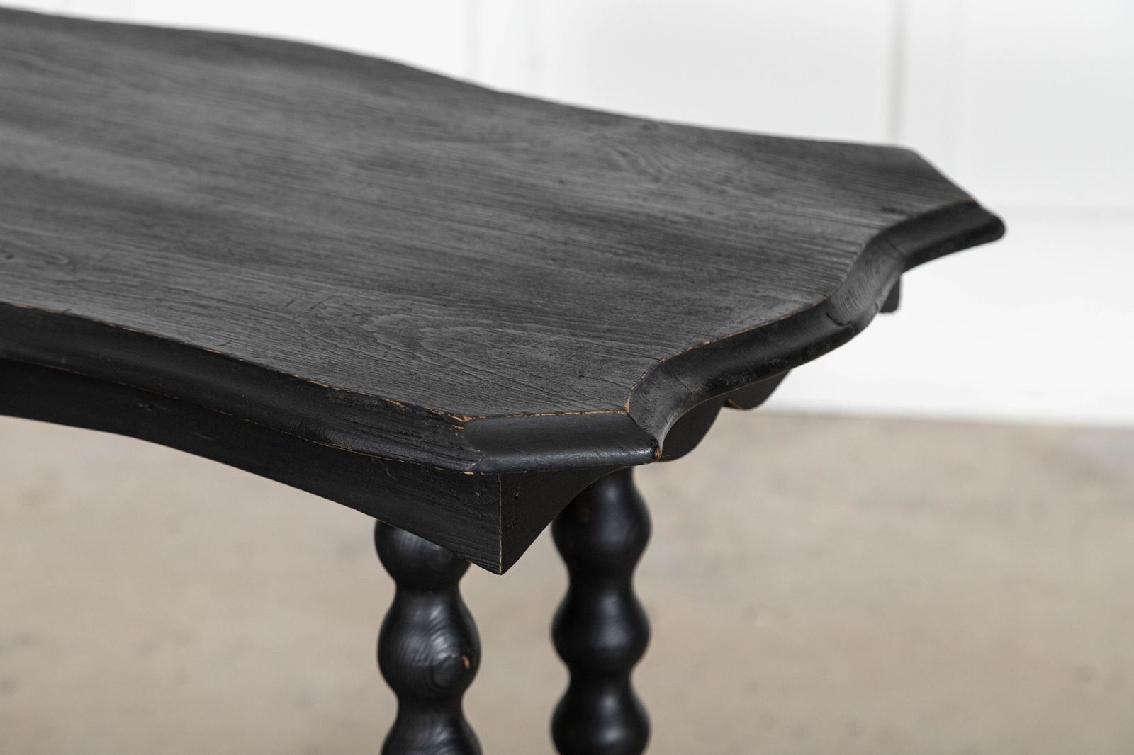 photo furniture 19thc Ebonised English Pine Bobbin Side Table