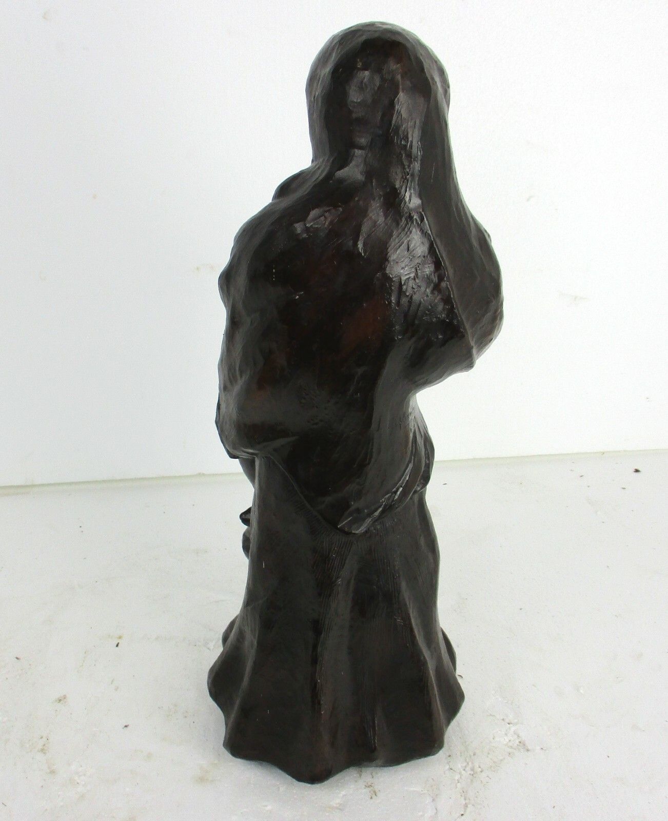 Statue Terracotta Brown Pain Wood Look Old Woman Carrying Baby Xl photo vintage