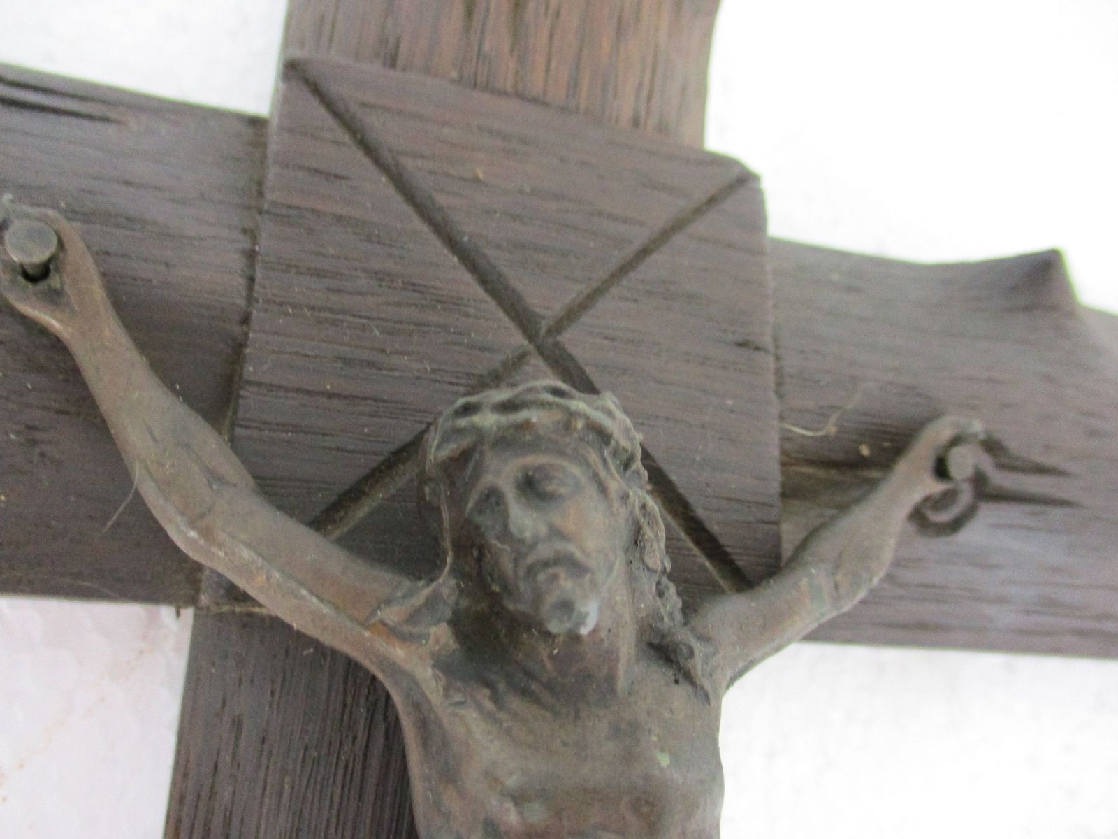 Hand Carved Wood  Hanging Crucifix Cross Jesus Christ Beautiful Bronze  Corpus photo vinterior