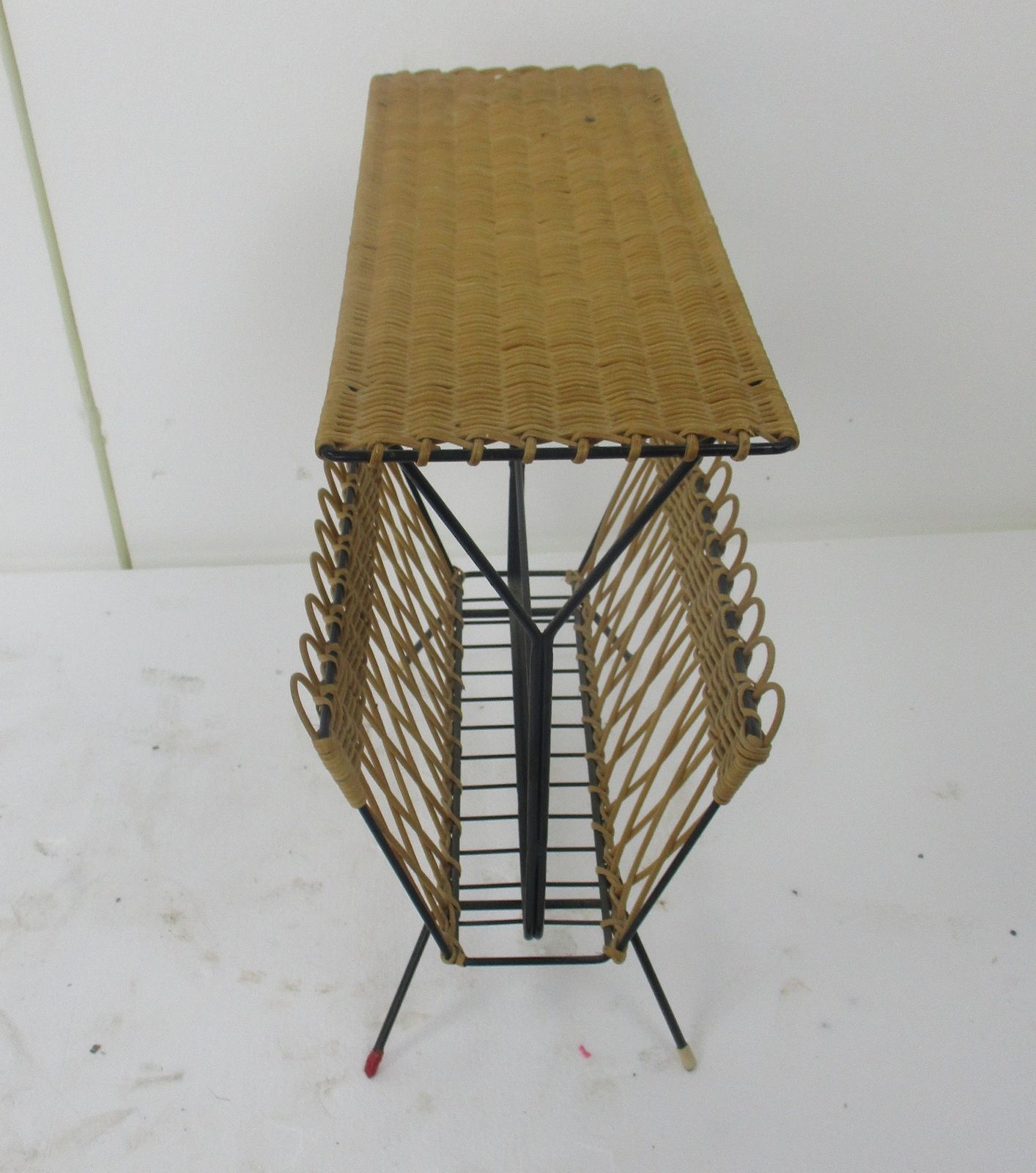 Vintage Rattan Wicker Magazine Newspaper Basket Rack Hobo Chick Barn Country photo buy