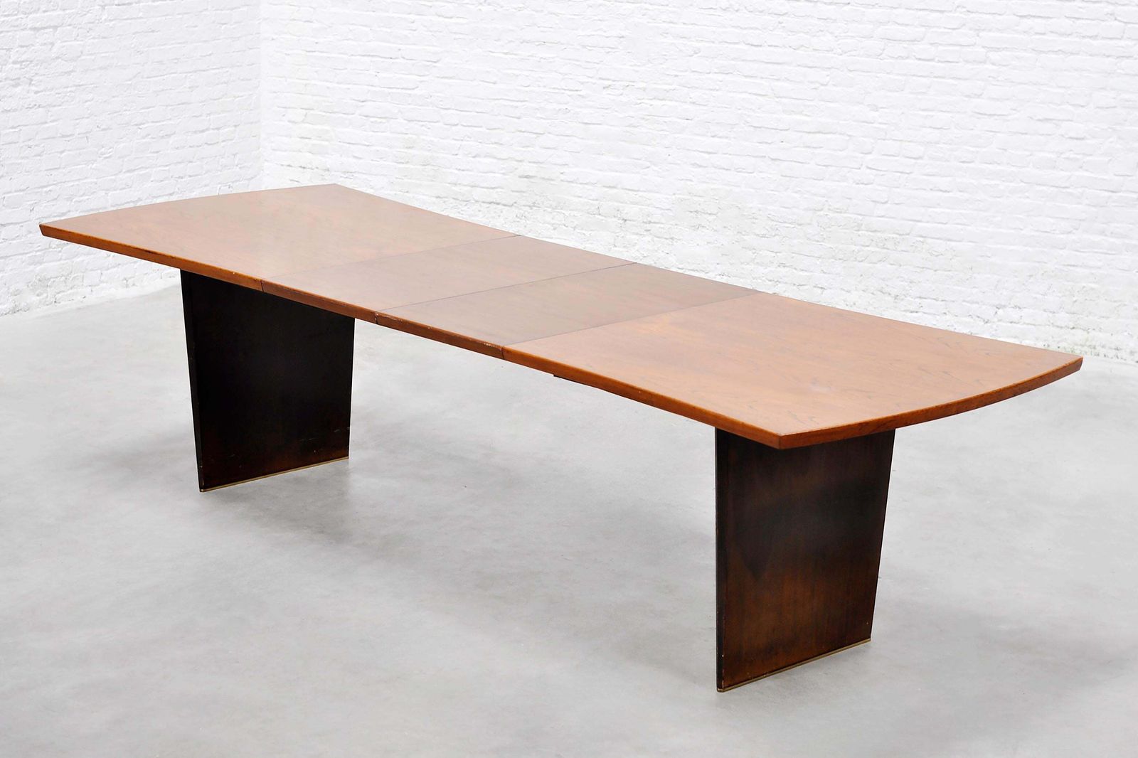 Mid Century “Bow‑Tie” Dining Table By Harvey Probber, Inc 1955, Teak & Brass photo vinterior
