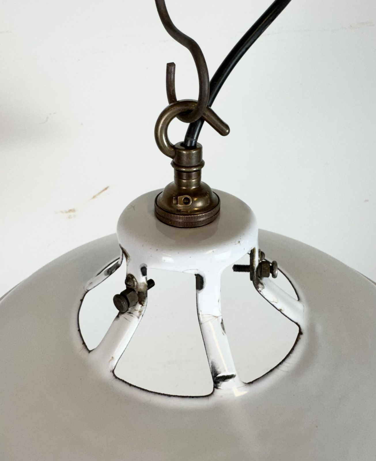 photo vintage Industrial White Enamel Factory Pendant Lamp, 1960s