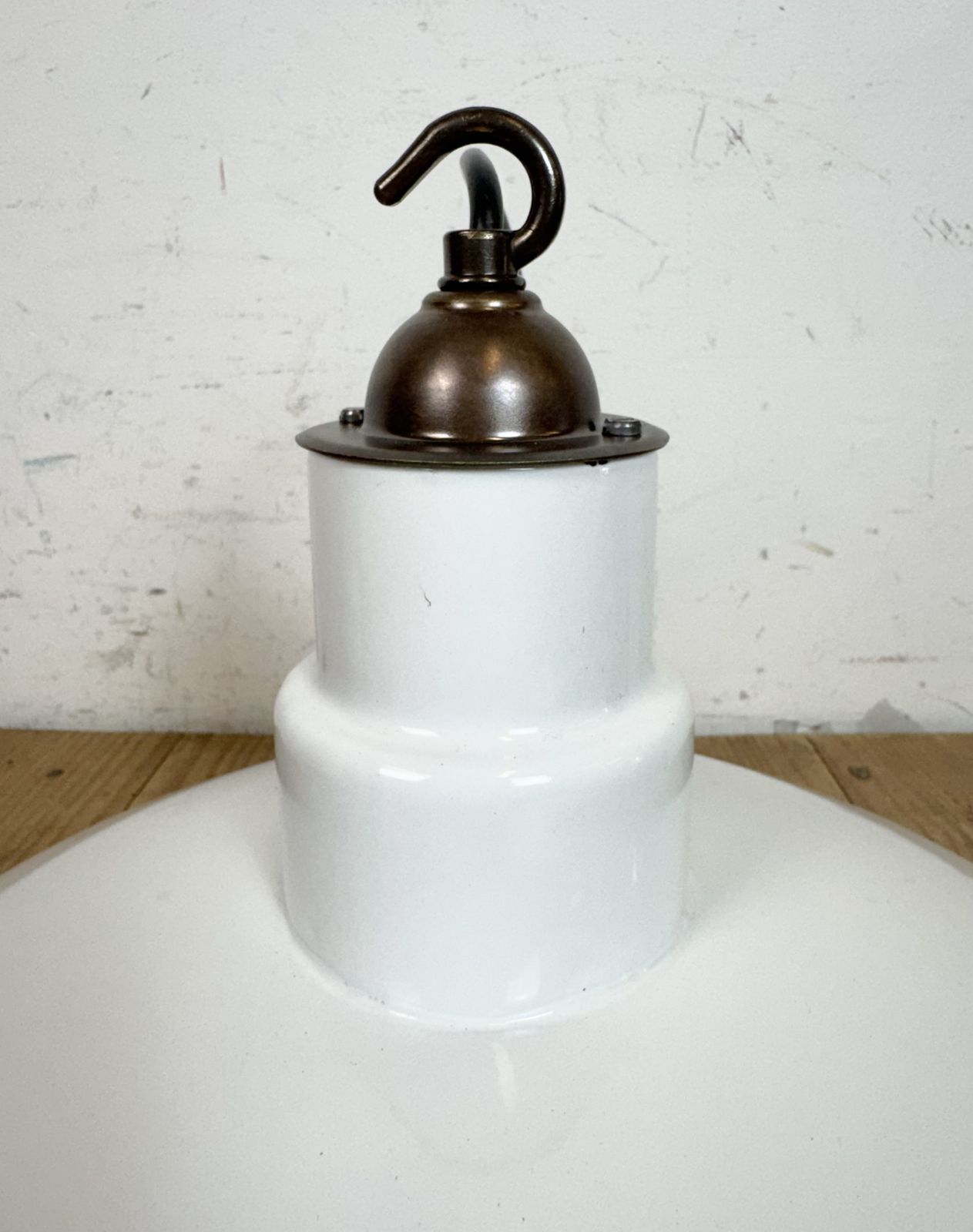 photo vintage Industrial White Enamel Factory Pendant Lamp From Quadrangle Mfg. Co., 1960s, 5x