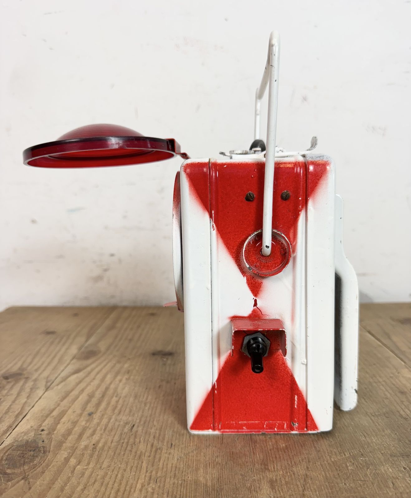 photo vintage Industrial Red Railway Lantern, 1980s