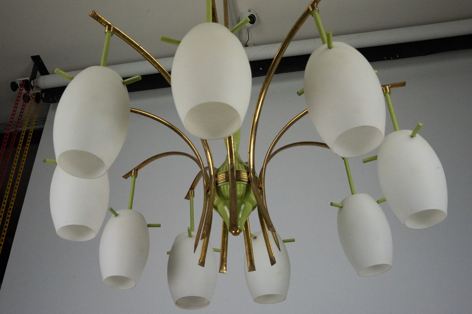 photo vinterior Midcentury 9 Arm Brass Chandelier With Green Lacquer & Opaline Glass. Italy 1950s