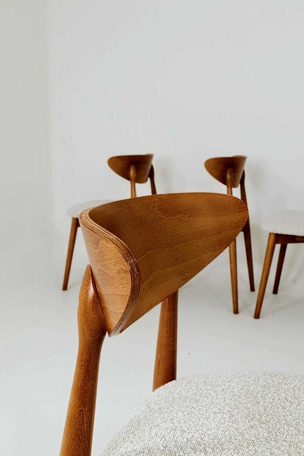 photo furniture Set Of 6 Dining Chairs, Light Beech Wood, White Bouclè Fabric, Modern Design