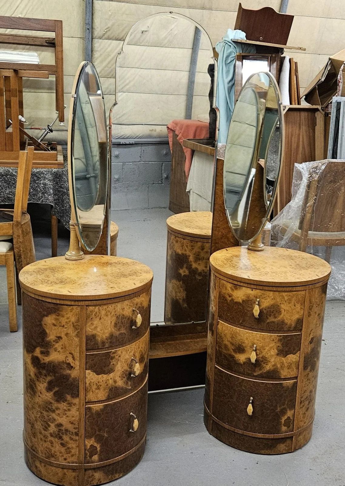 photo vintage Art Deco Dressing Table