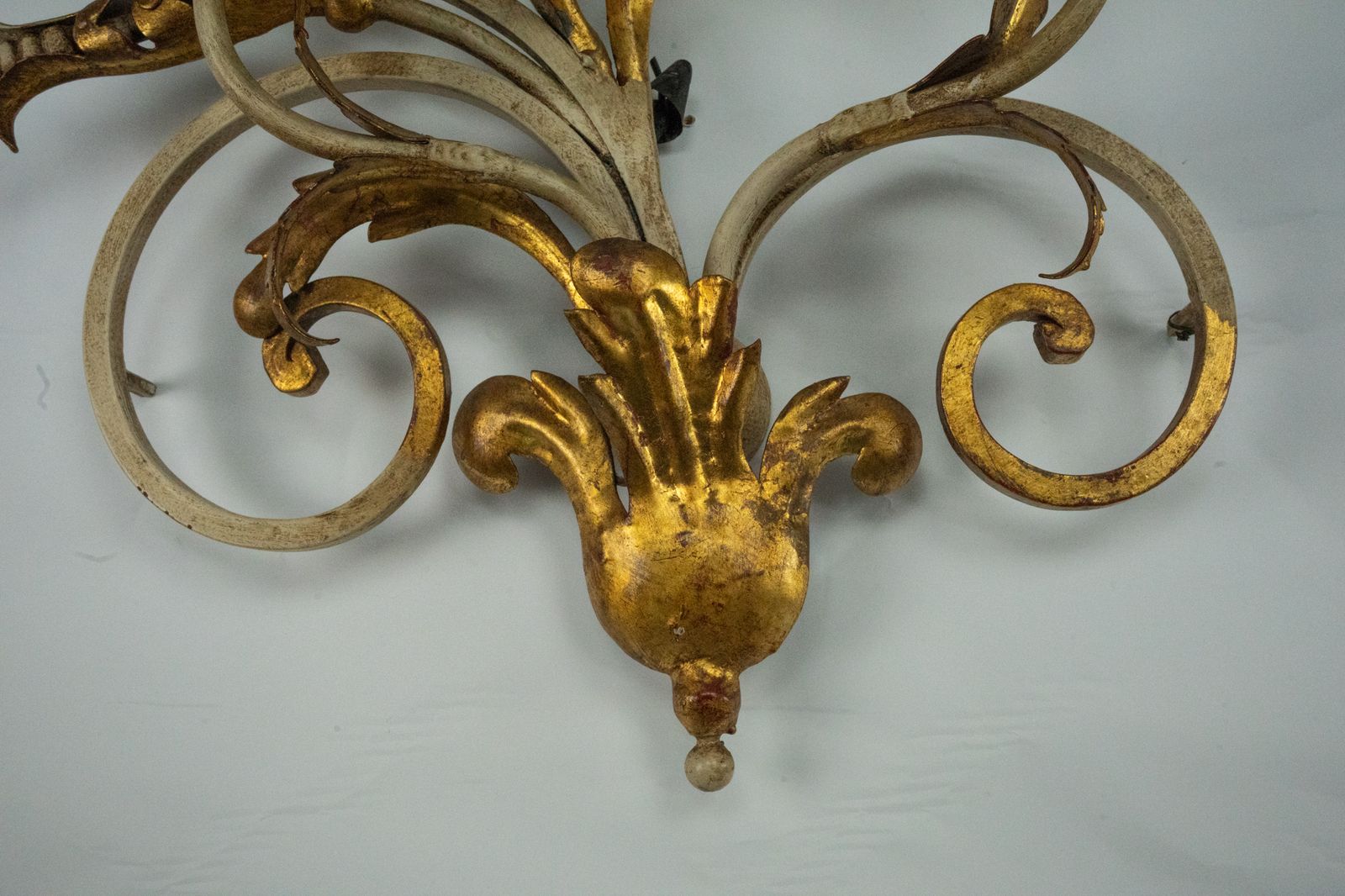 Pair Of Large Floral Wall Lamps In Gilded And Lacquered Metal. Italy 1960s photo vinterior