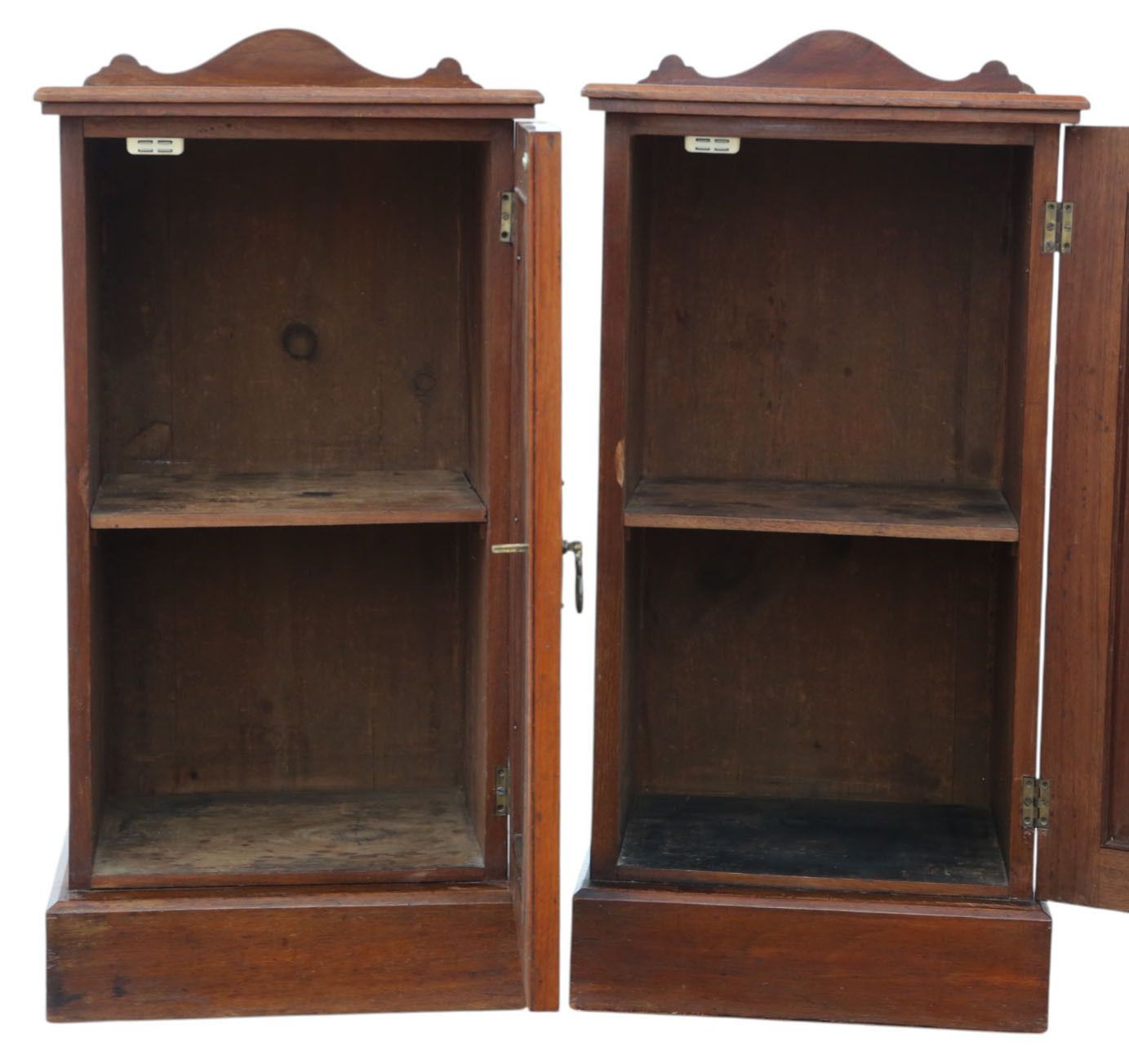 Antique C.1910 Pair Of Red Walnut Bedside Tables – Fine Quality Nightstands photo for sale