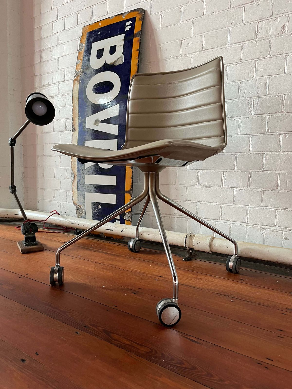 Arper Catifa 46 Studio / Office Chairs Mushroom Leather photo furniture