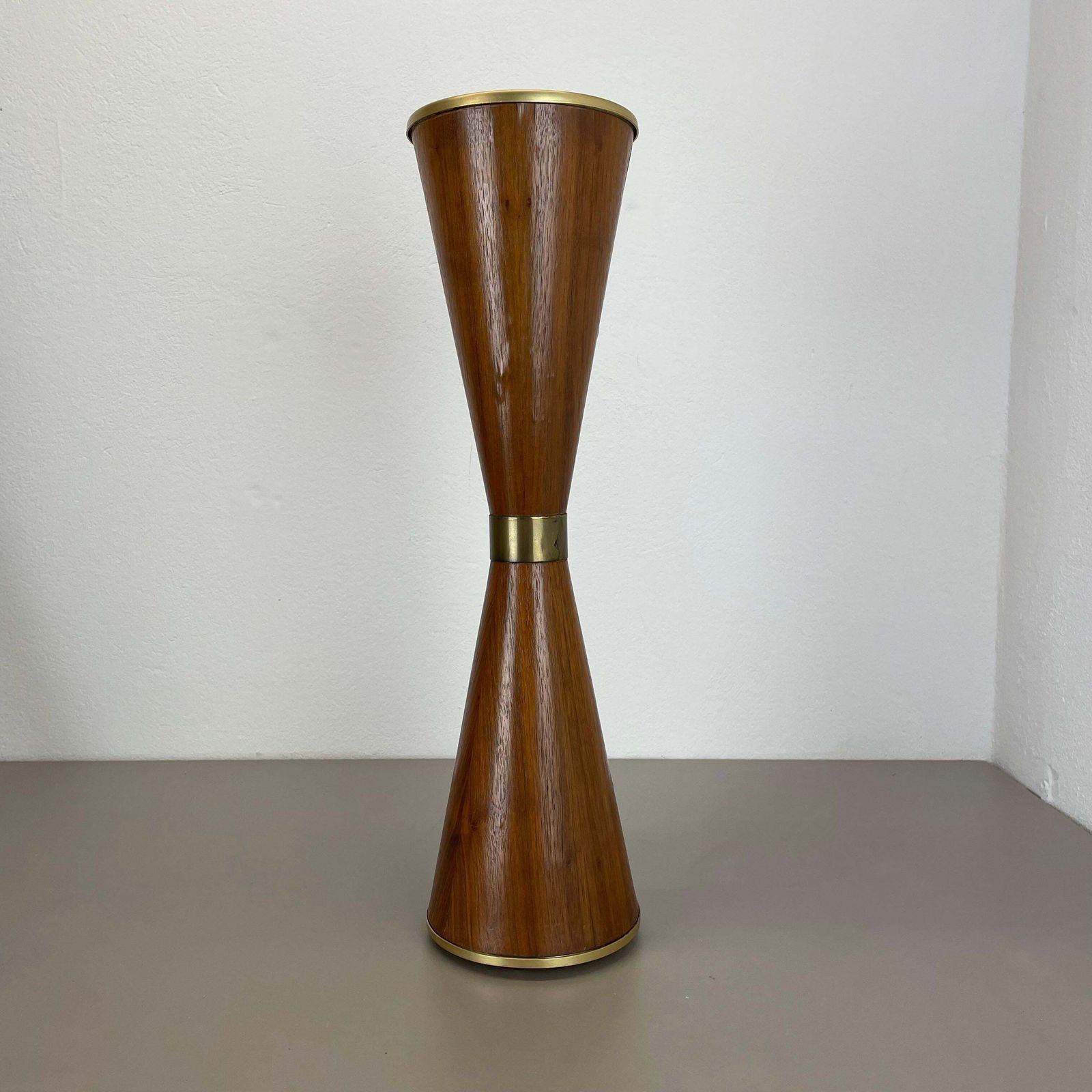 photo vinterior 55cm Minimalistic Diabolo Metal And Walnut Plant Stand Element, Italy, 1950s