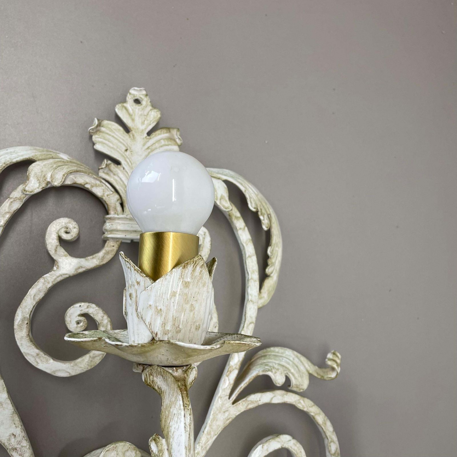1 Of 3 Xxl 73cm White Metal Florentiner Theatre Wall Light, Italy, 1970s photo vinterior