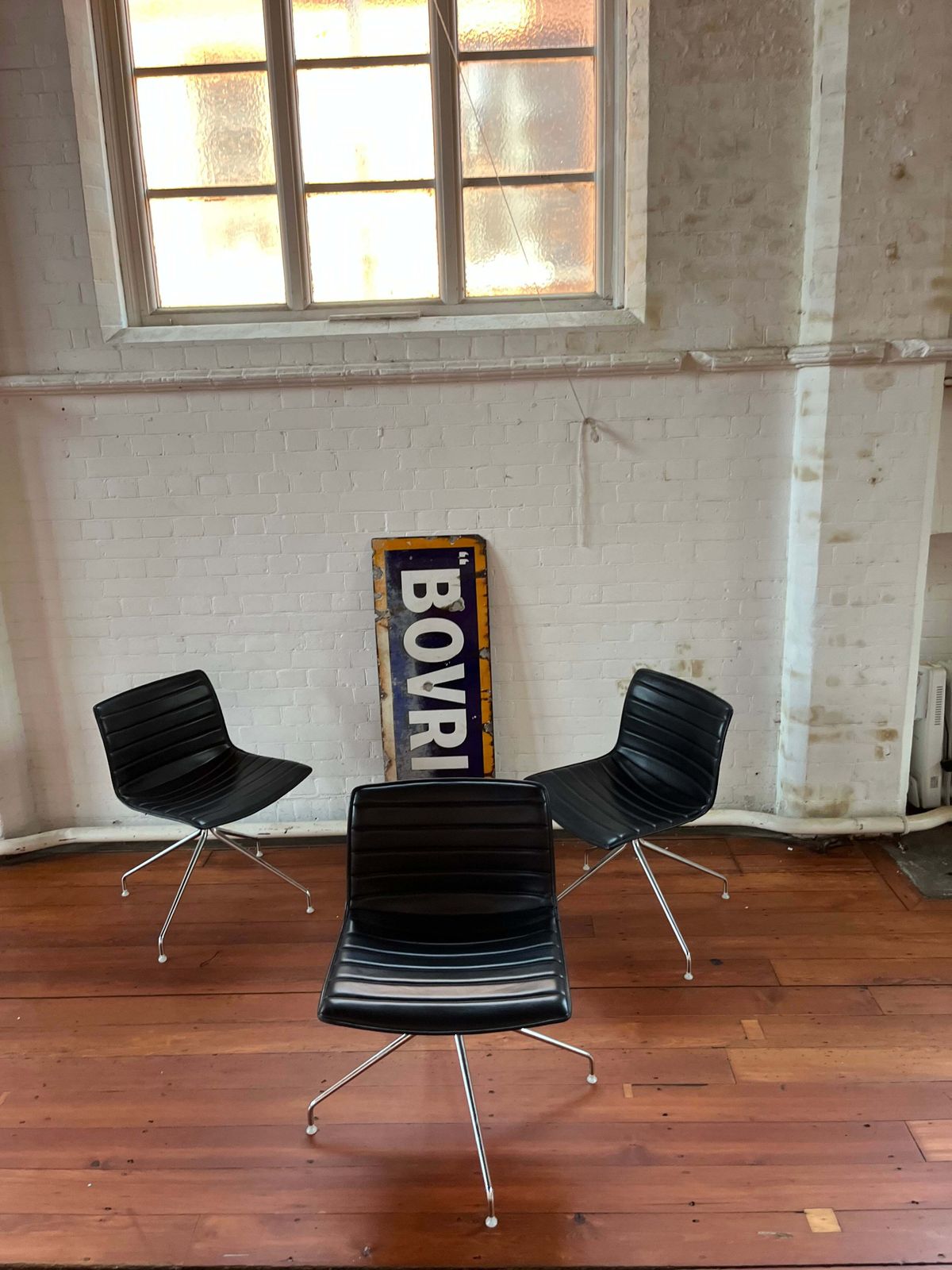 Arper Catifa 53 Chair Leather Studio : Swivel Chair photo Meubels