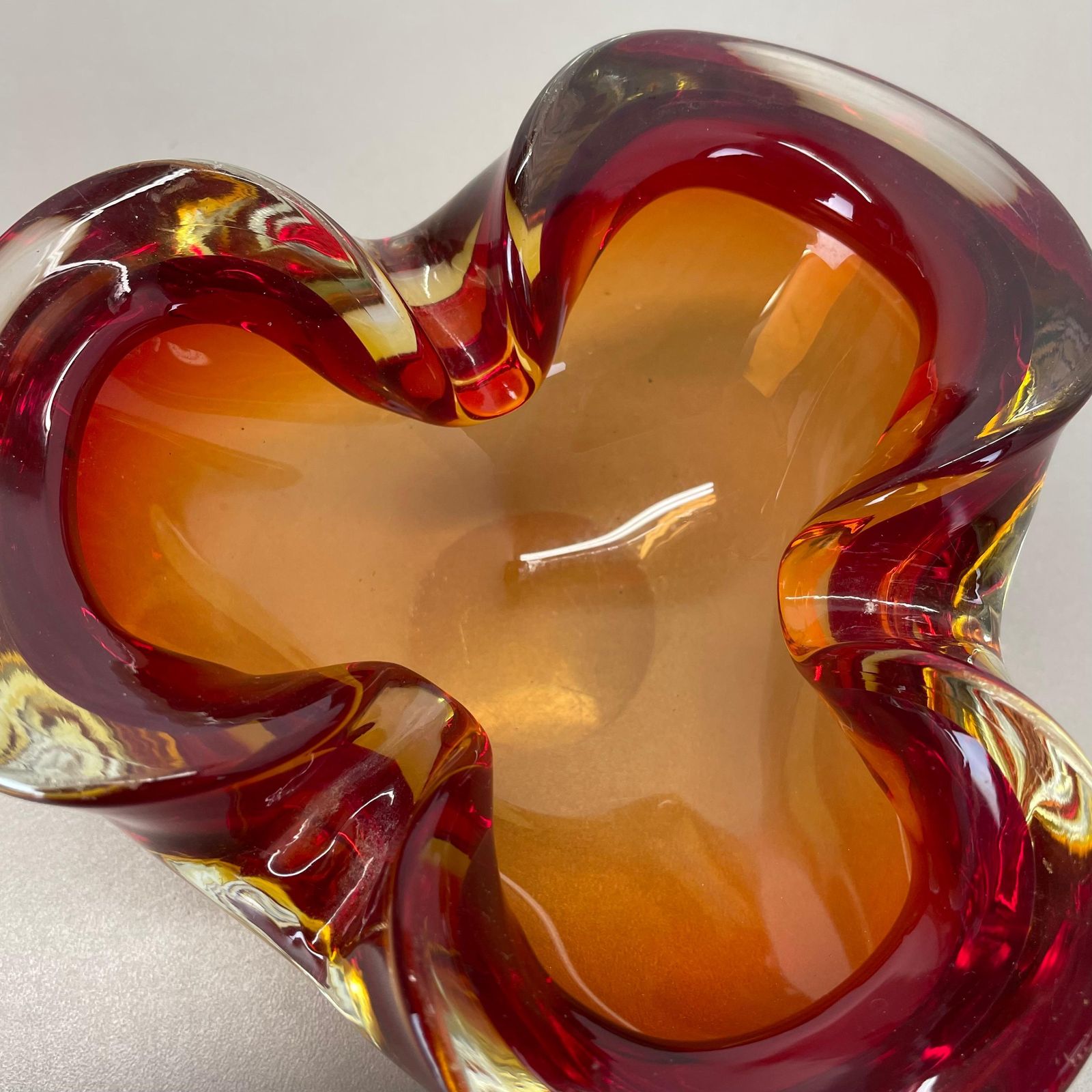 photo vinterior Rare Murano Glass "Red Yellow"  Bowl Element Shell Ashtray Murano, Italy, 1970s