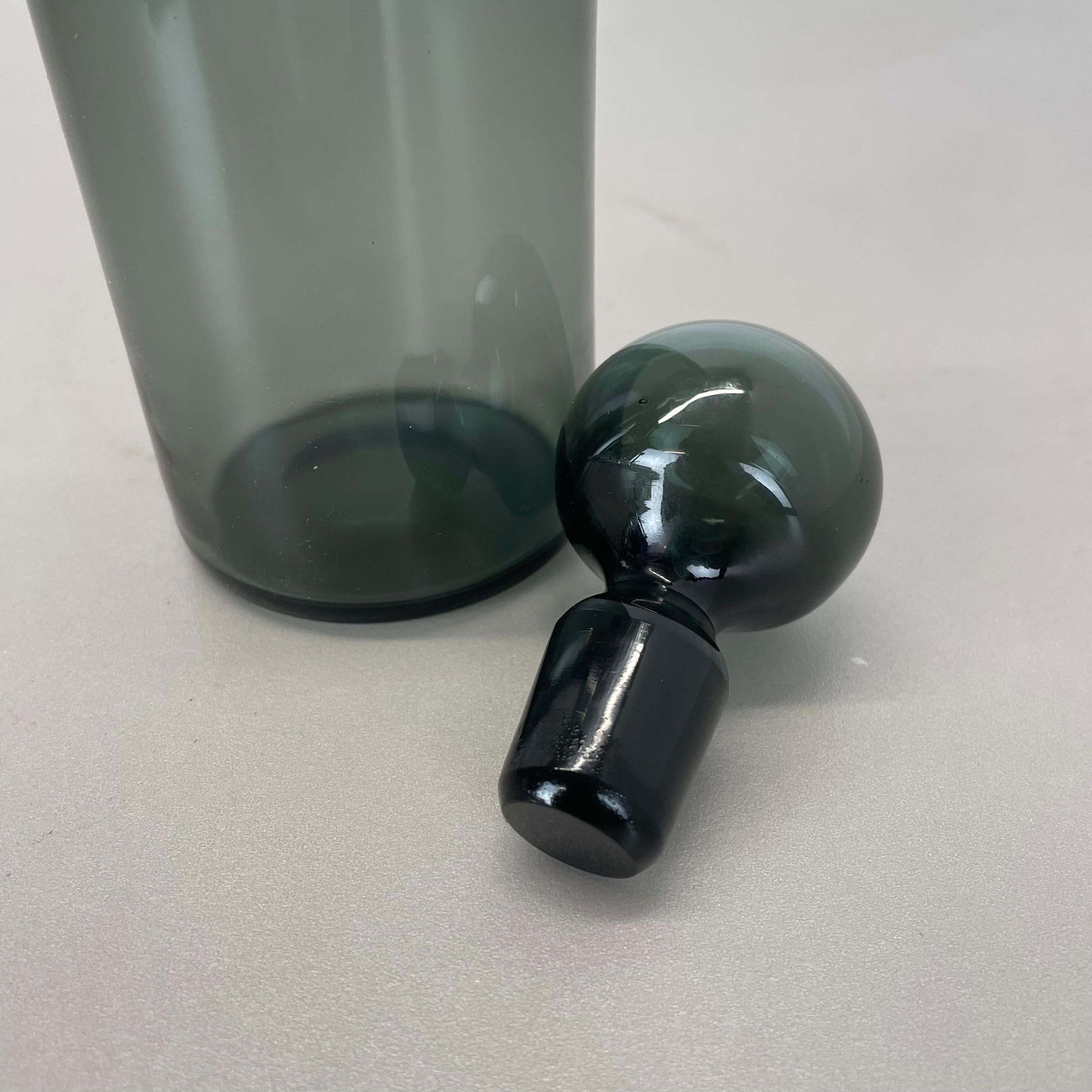 photo vinterior Rare Green Glass Decanter By Saara Hopea For Nuutajärvi Notsjö, Finland 1970s