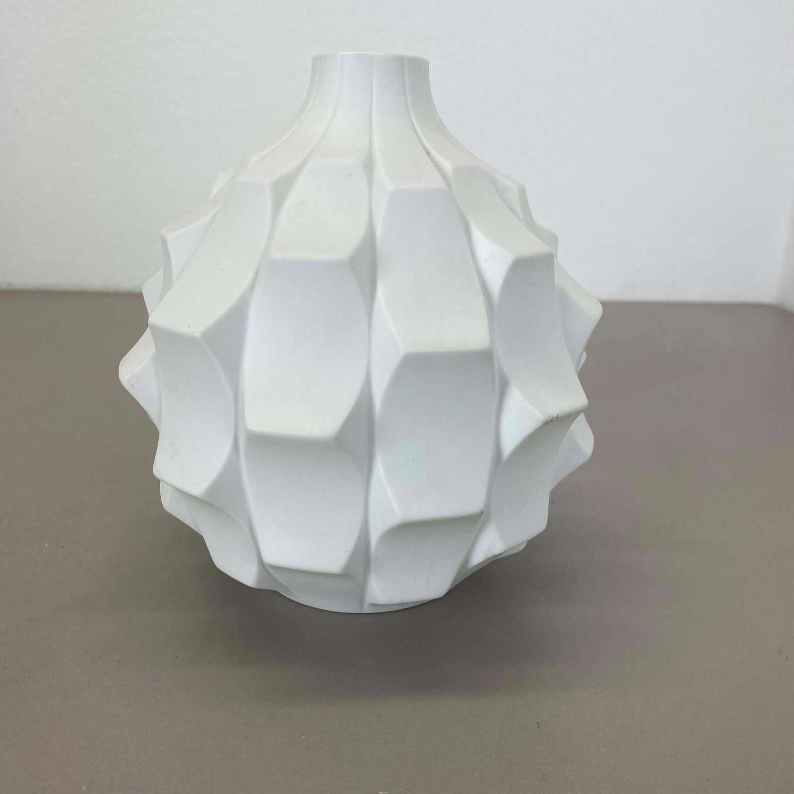 260.0 Op Art Vase Porcelain Vase Heinrich Fuchs For Hutschenreuther, Germany, 1970s photo