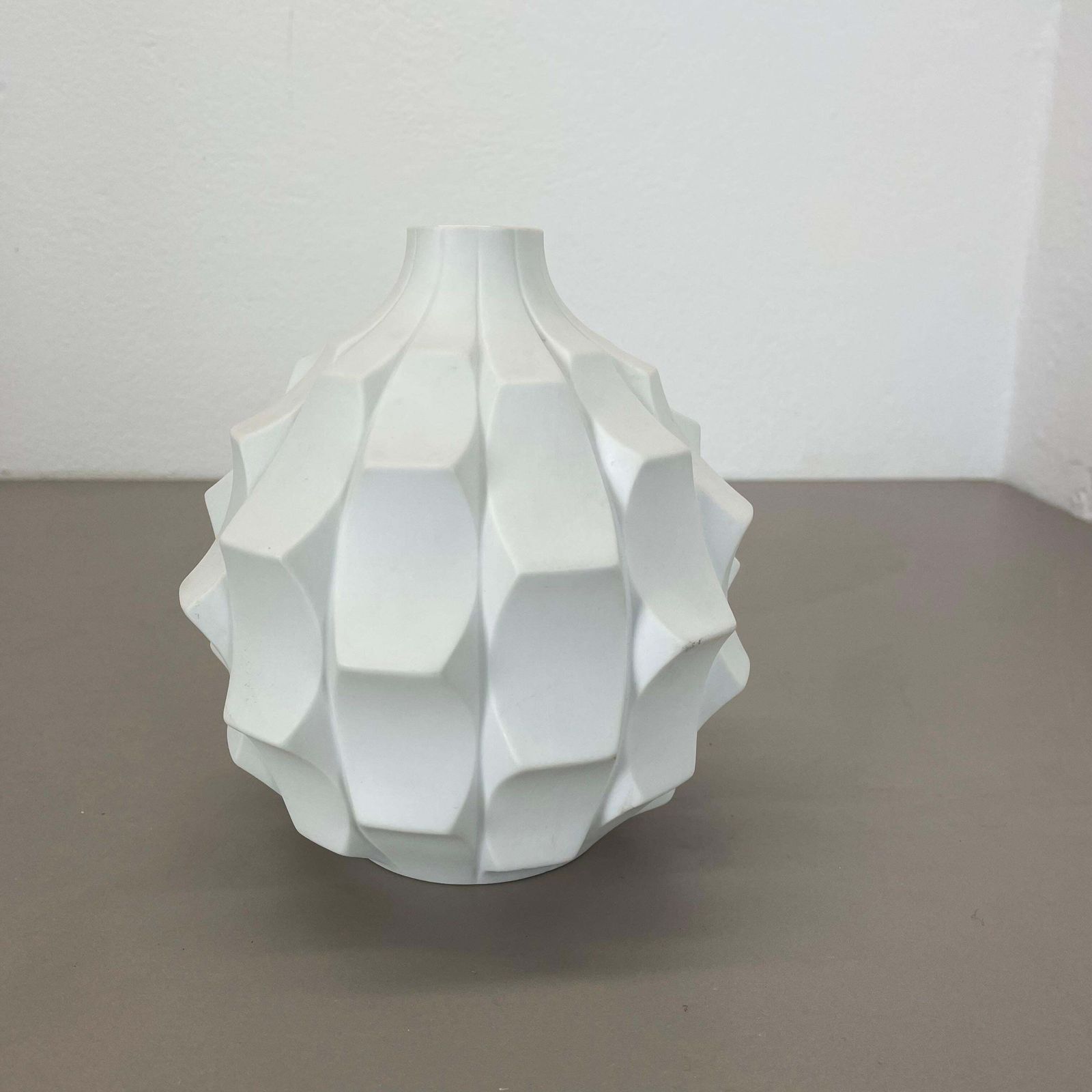 photo vinterior Op Art Vase Porcelain Vase Heinrich Fuchs For Hutschenreuther, Germany, 1970s