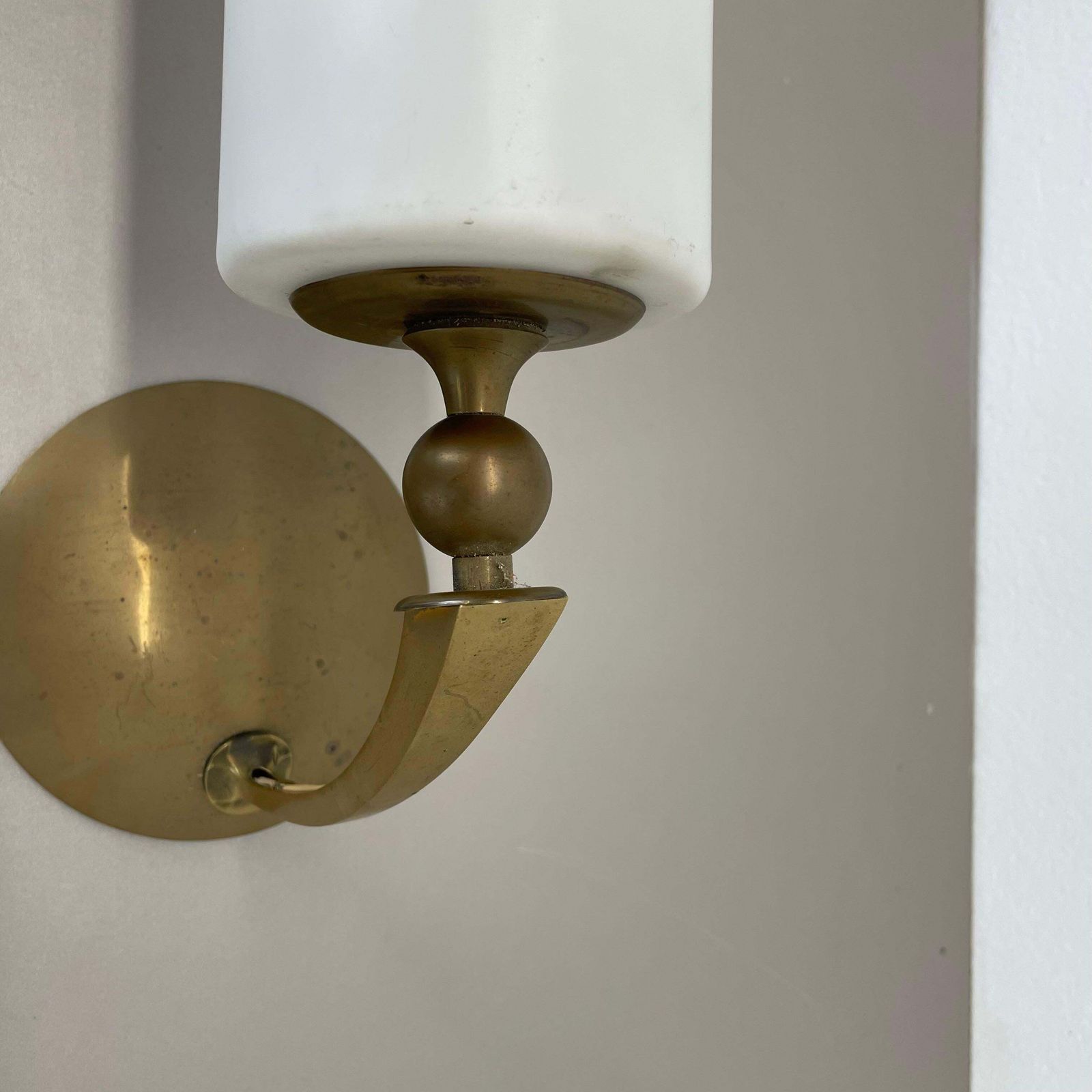 Large 36cm Modernist Brass And Glass Theatre Wall Light Sconces, France, 1950s photo vintage
