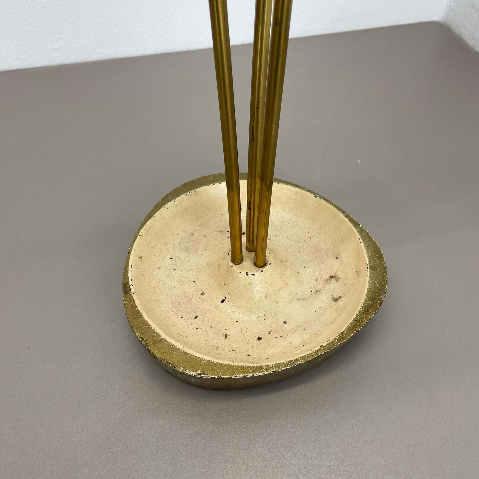 photo furniture Original 48cm Swirl Metal Brass Modernist Bauhaus Umbrella Stand Germany, 1950s
