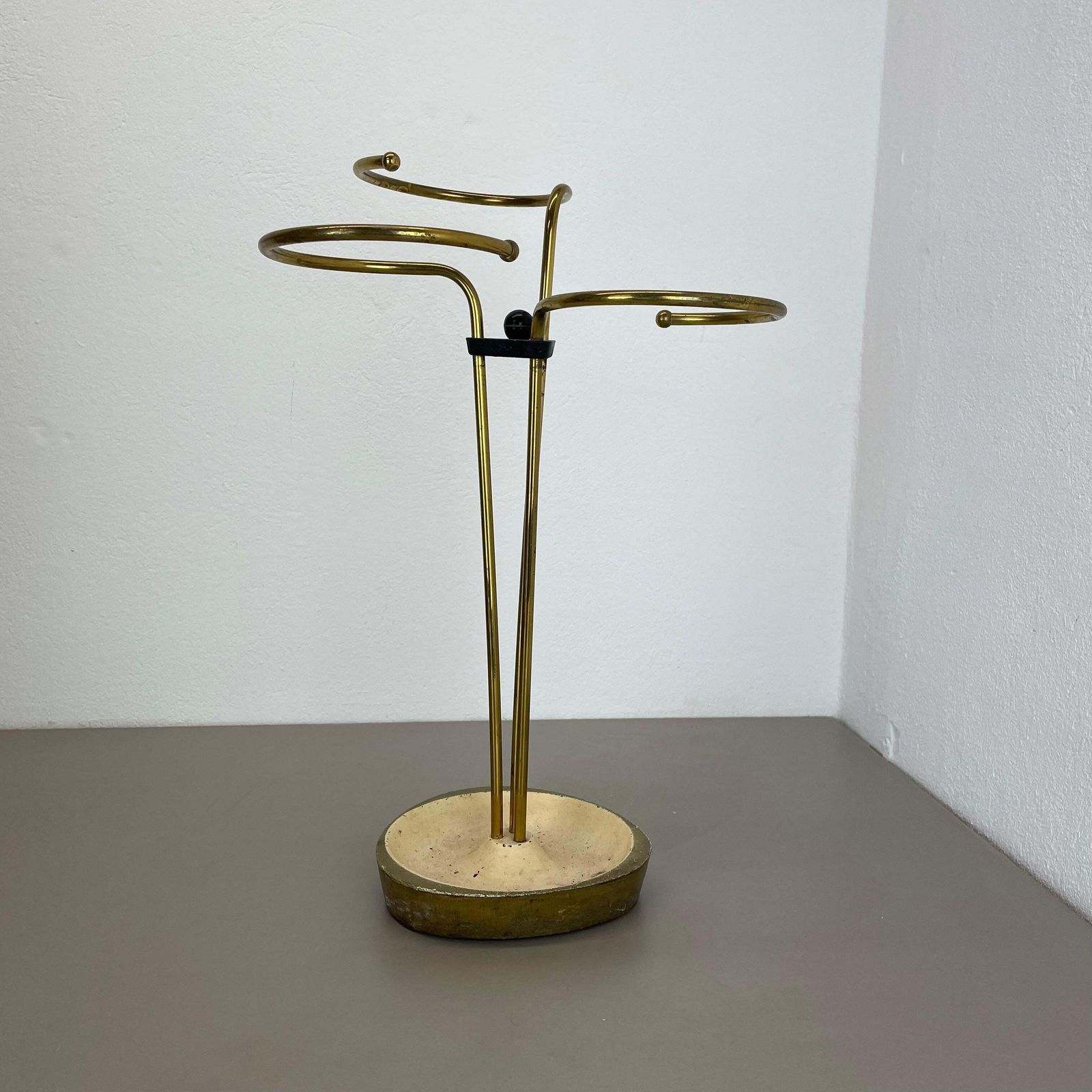 photo vinterior Original 48cm Swirl Metal Brass Modernist Bauhaus Umbrella Stand Germany, 1950s