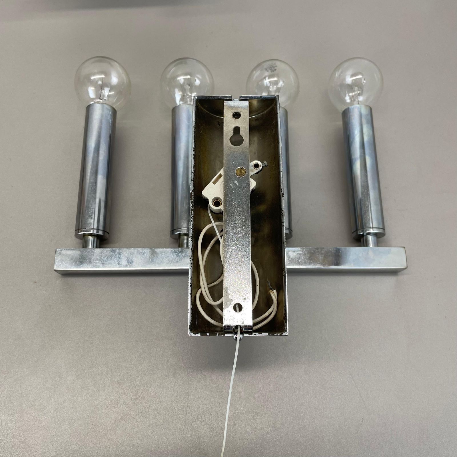 photo vintage Set Of 2 Chrome Tube "Torch" Wall Lights By Gaetano Sciolari Attrib. Italy 1970s