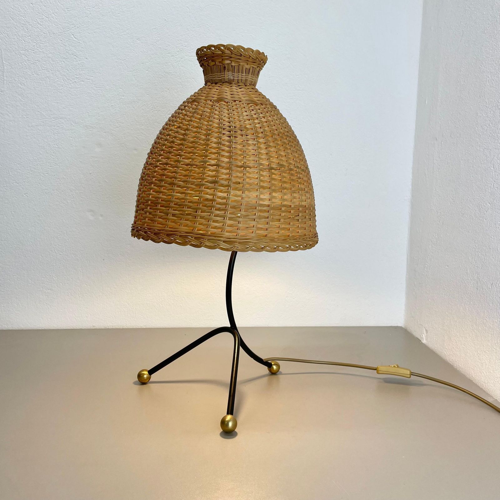 Xxl 57cm Beautiful Kalmar Style Metal + Rattan Tripod Table Light, Austria 1960s photo Lighting