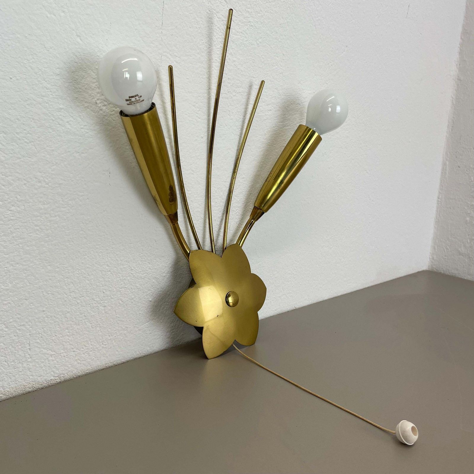 796.0 Rare Minimalist 33cm Brass Stilnovo Style Theatre Wall Light Sconce, Italy 1950s photo