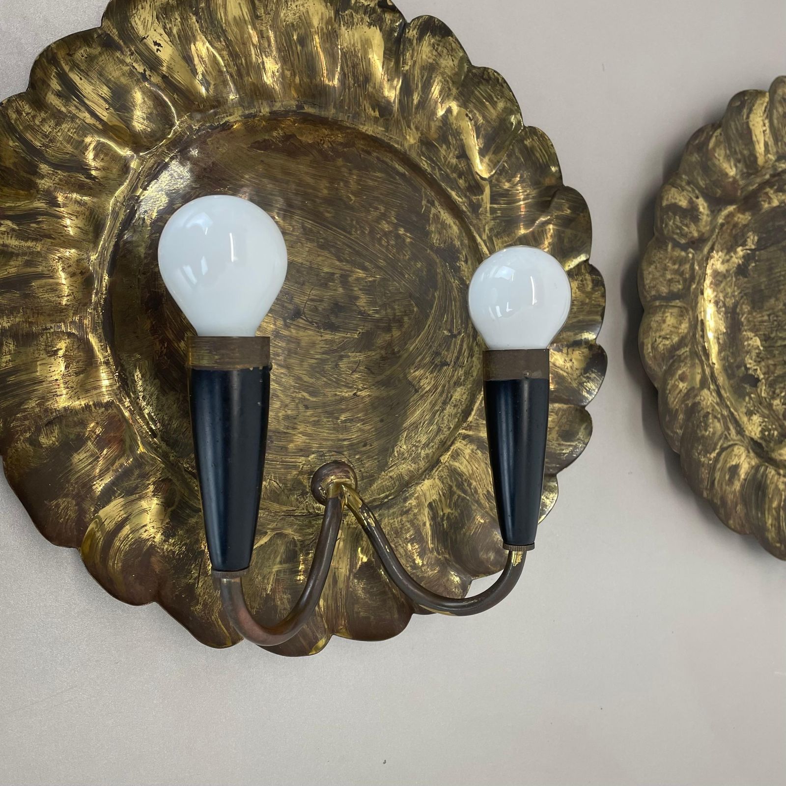 photo furniture Set Of 2 Brass 31cm Gio Ponti Style Theatre Wall Light Sconces, Italy, 1950s