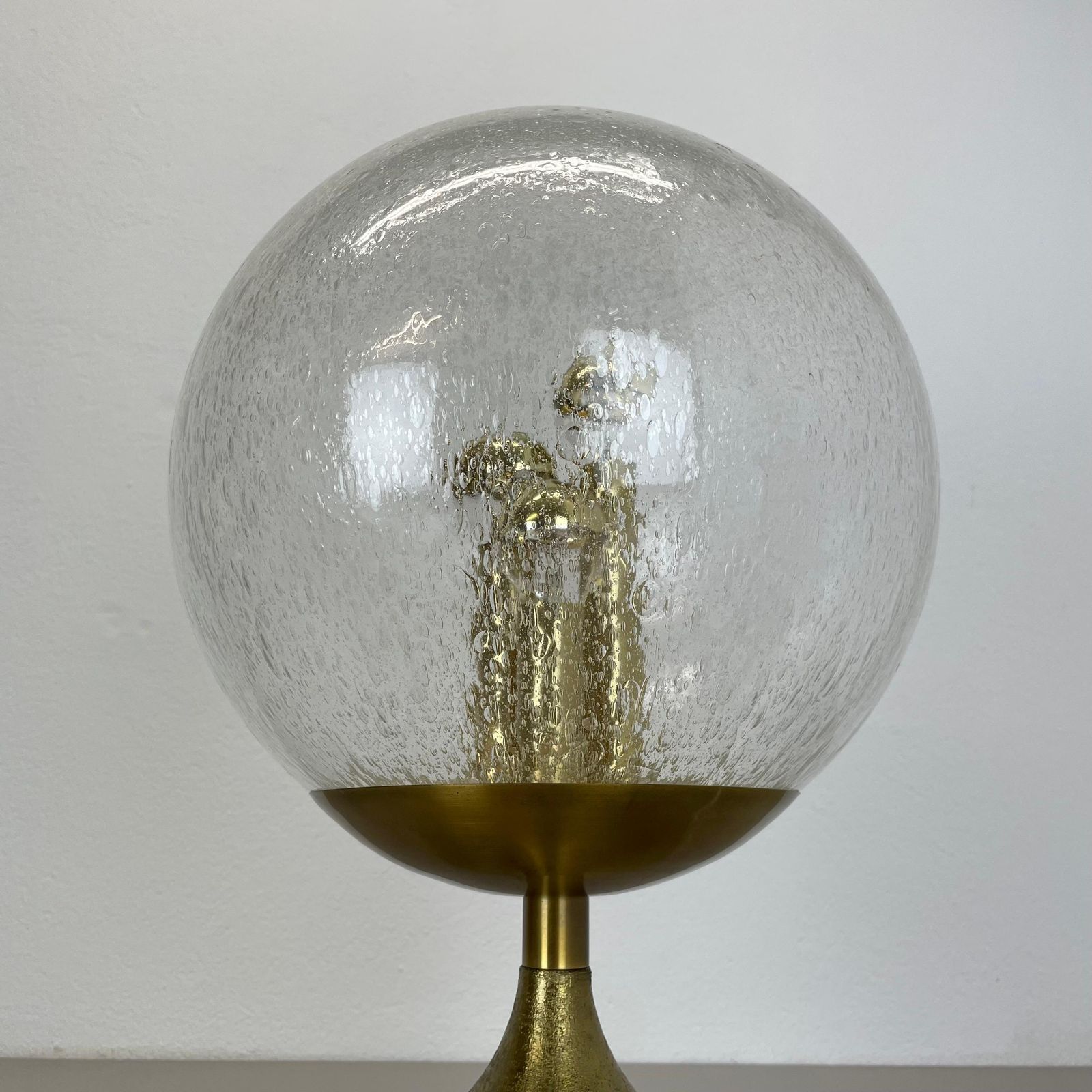 Huge 44cm Hollywood Regency Stilnovo Style Brass Ball Table Light, Italy 1970s photo Lighting