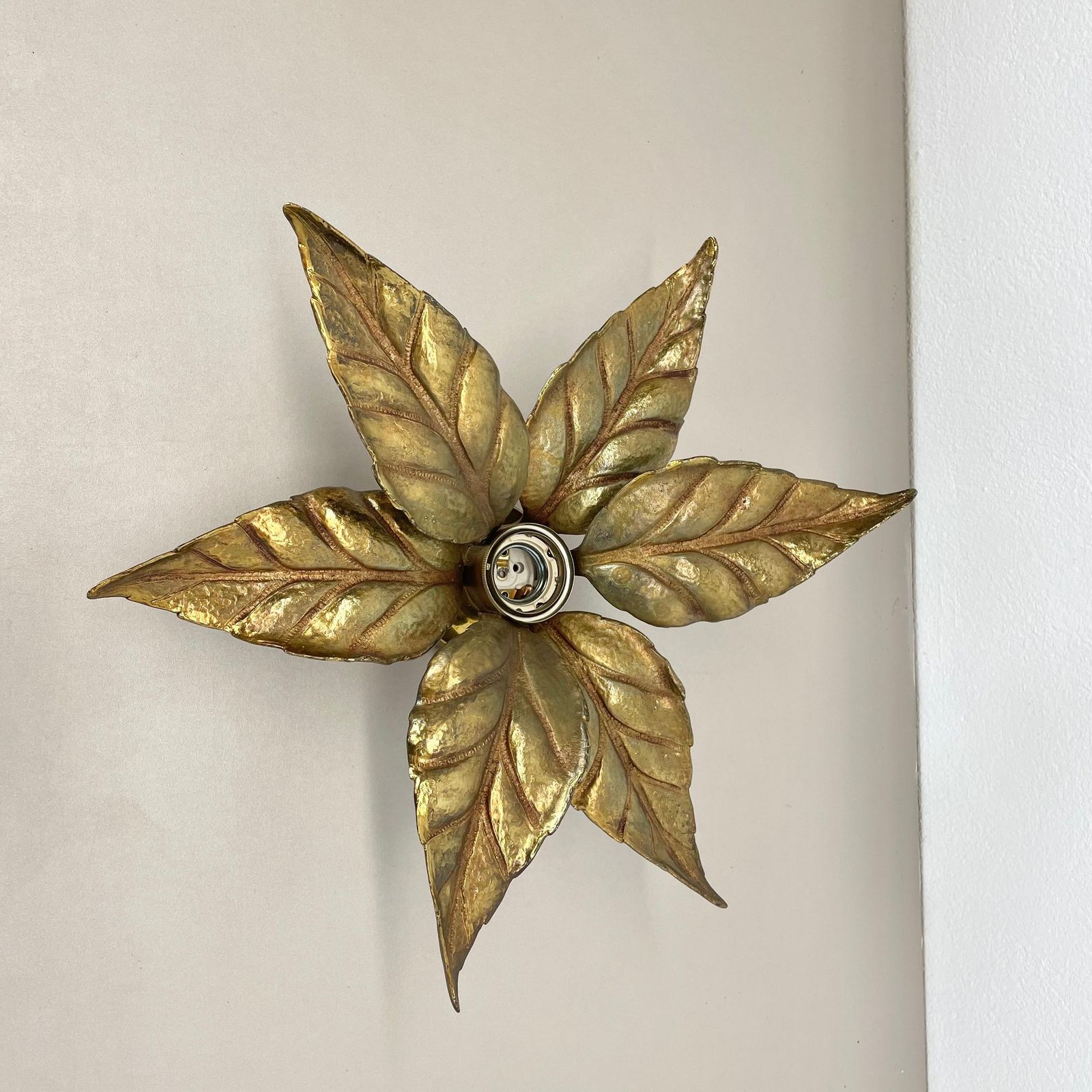 photo vinterior Floral Brutalist Brass Metal Wall Ceiling Light By Willy Daro Belgium, 1970s No1