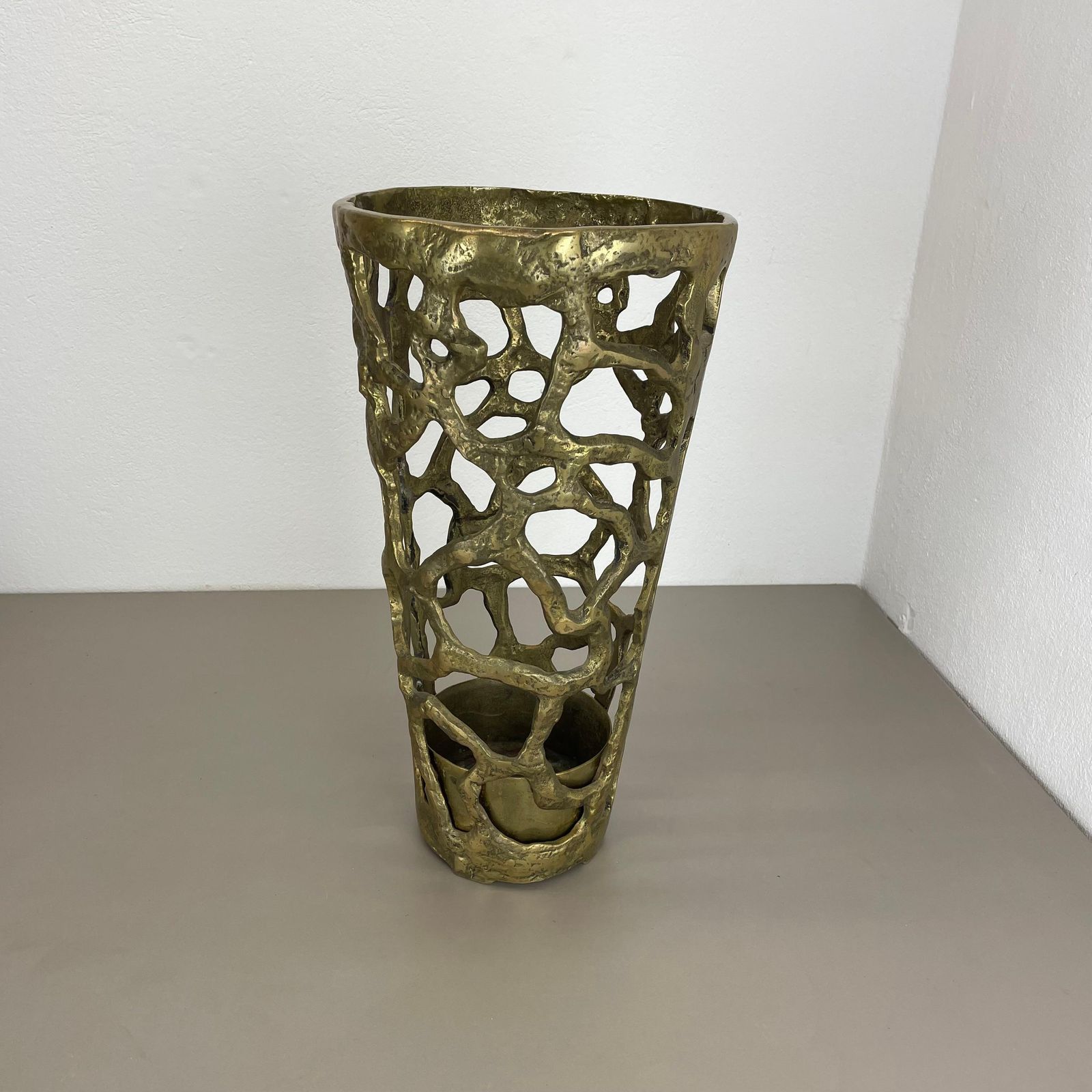 Hollywood Regency Solid 11kg Brutalist Brass Umbrella Stand, Italy, 1970s photo for sale