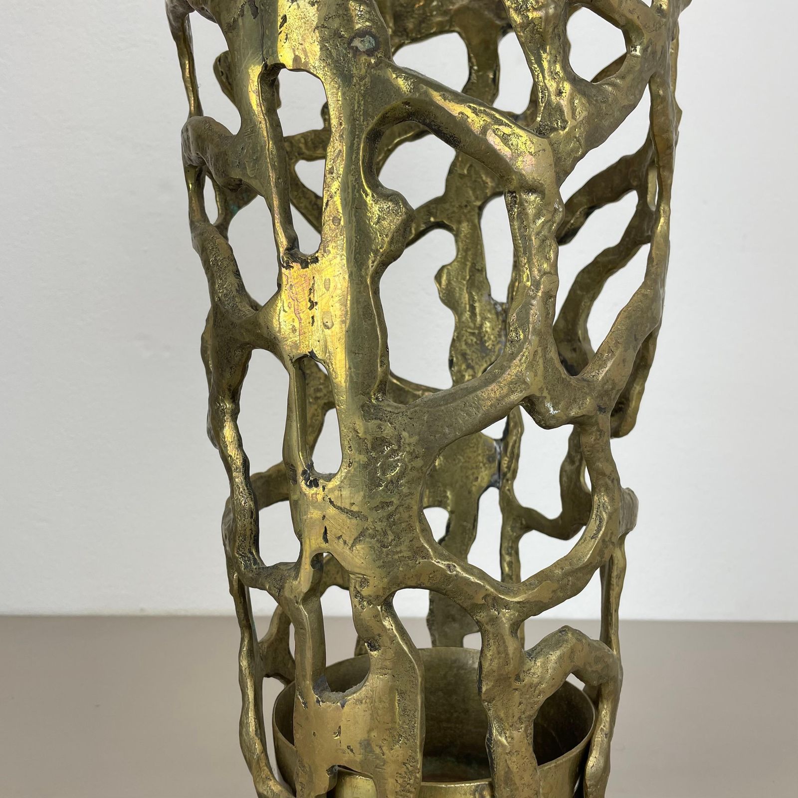 photo vintage Hollywood Regency Solid 11kg Brutalist Brass Umbrella Stand, Italy, 1970s