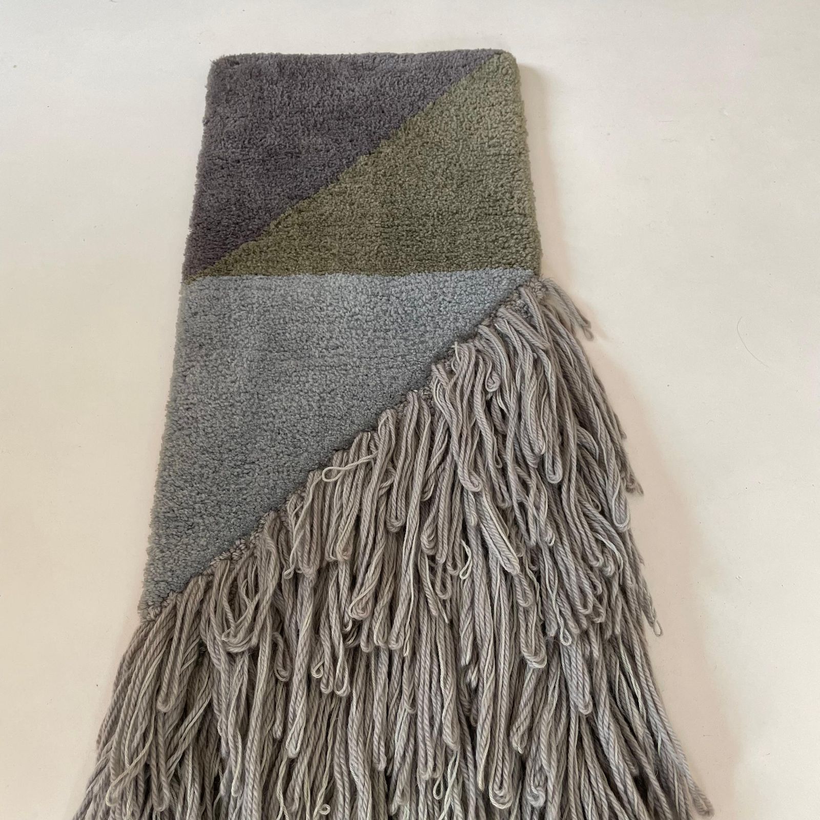 Modernist German Wall Rug By Ewald Kröner Schloss Hackhausen, Germany, 1970 No2 photo vinterior